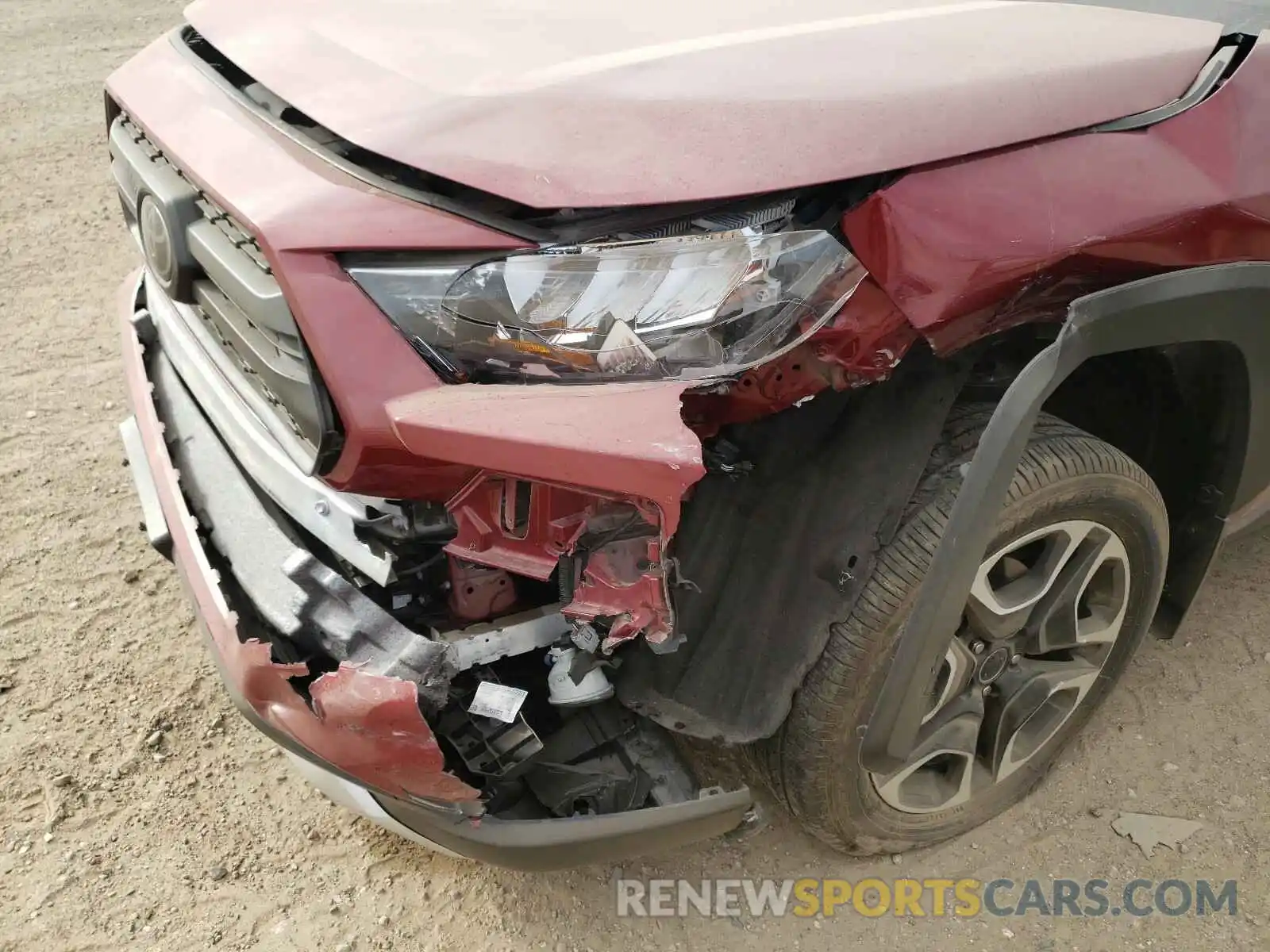 9 Photograph of a damaged car 2T3J1RFV3KW024025 TOYOTA RAV4 2019