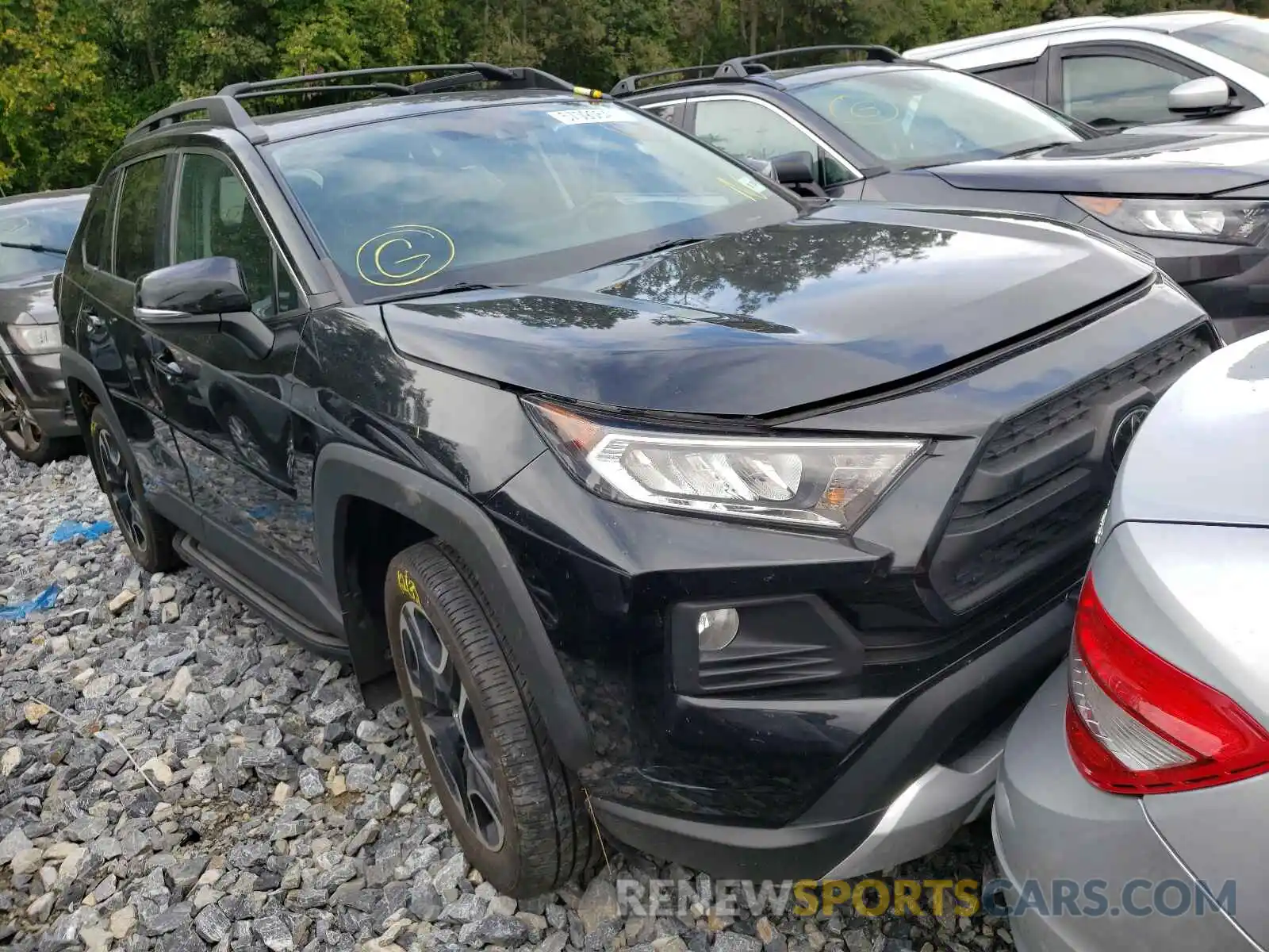 1 Photograph of a damaged car 2T3J1RFV3KW027068 TOYOTA RAV4 2019