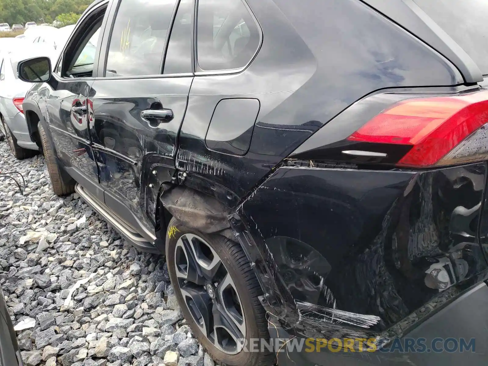 9 Photograph of a damaged car 2T3J1RFV3KW027068 TOYOTA RAV4 2019