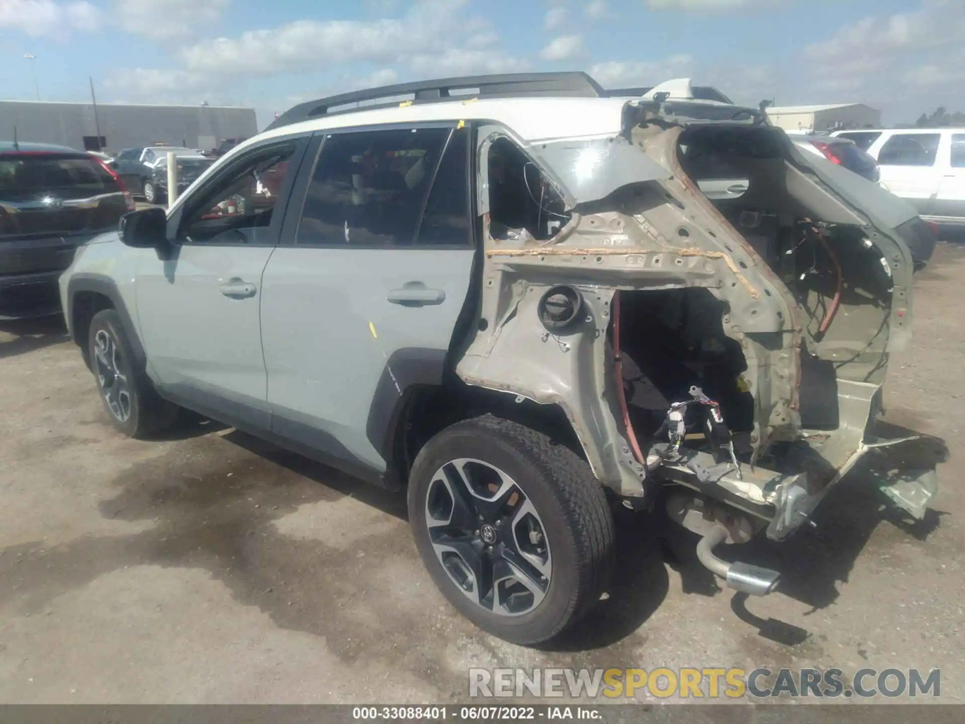 3 Фотография поврежденного автомобиля 2T3J1RFV3KW033839 TOYOTA RAV4 2019