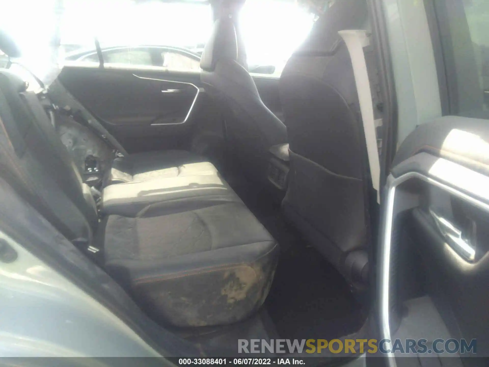 8 Photograph of a damaged car 2T3J1RFV3KW033839 TOYOTA RAV4 2019