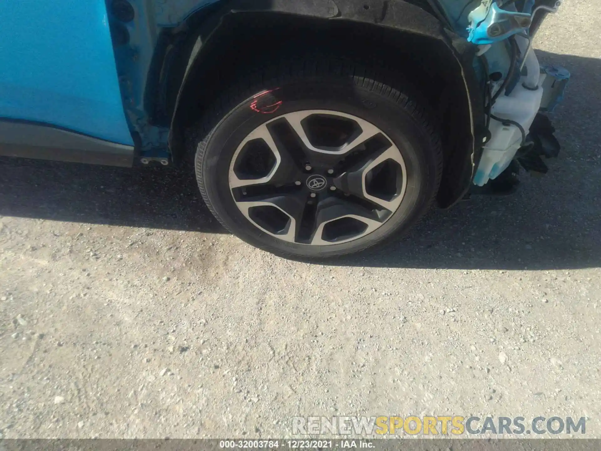 14 Photograph of a damaged car 2T3J1RFV4KC015710 TOYOTA RAV4 2019