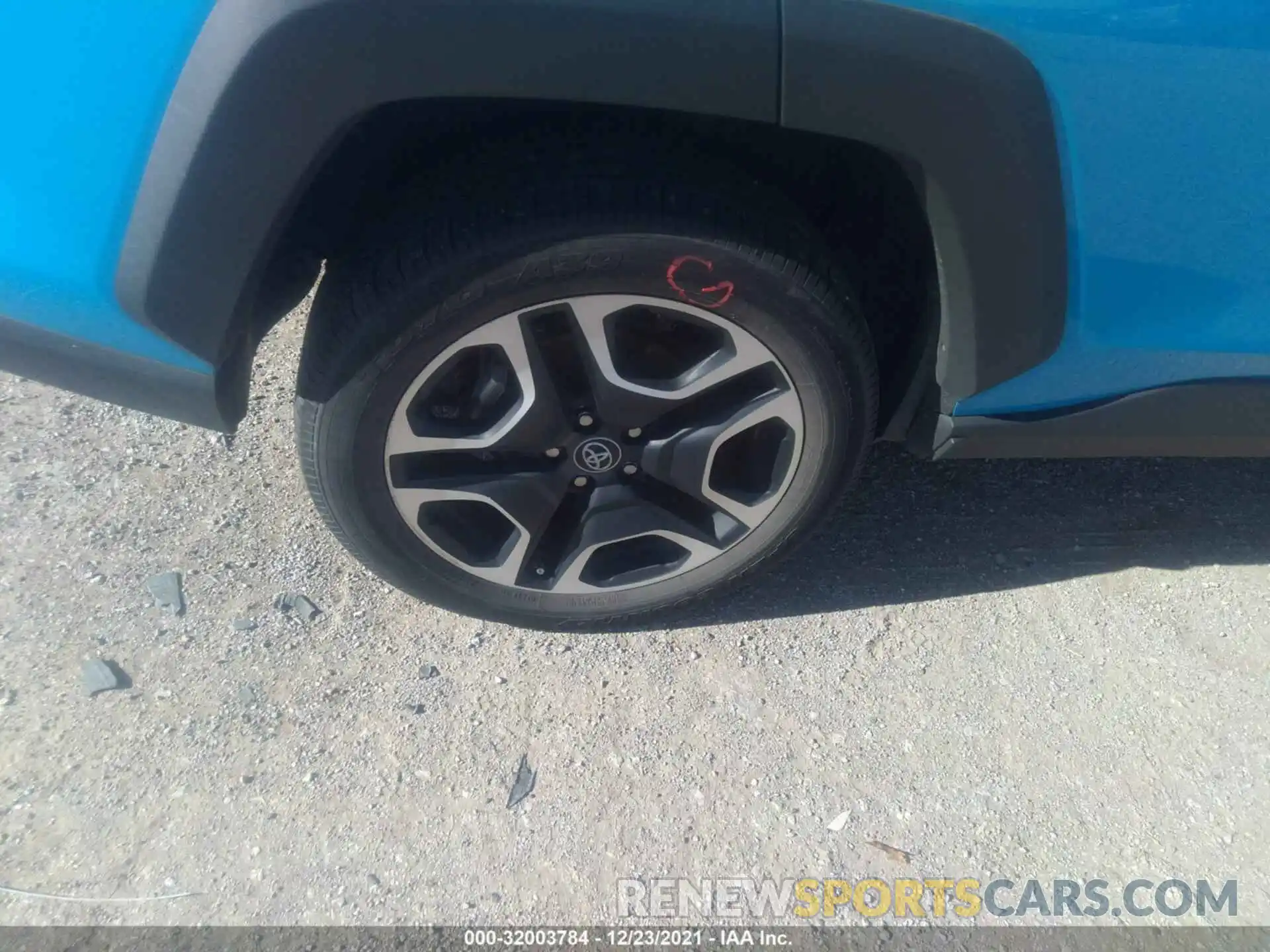 15 Photograph of a damaged car 2T3J1RFV4KC015710 TOYOTA RAV4 2019