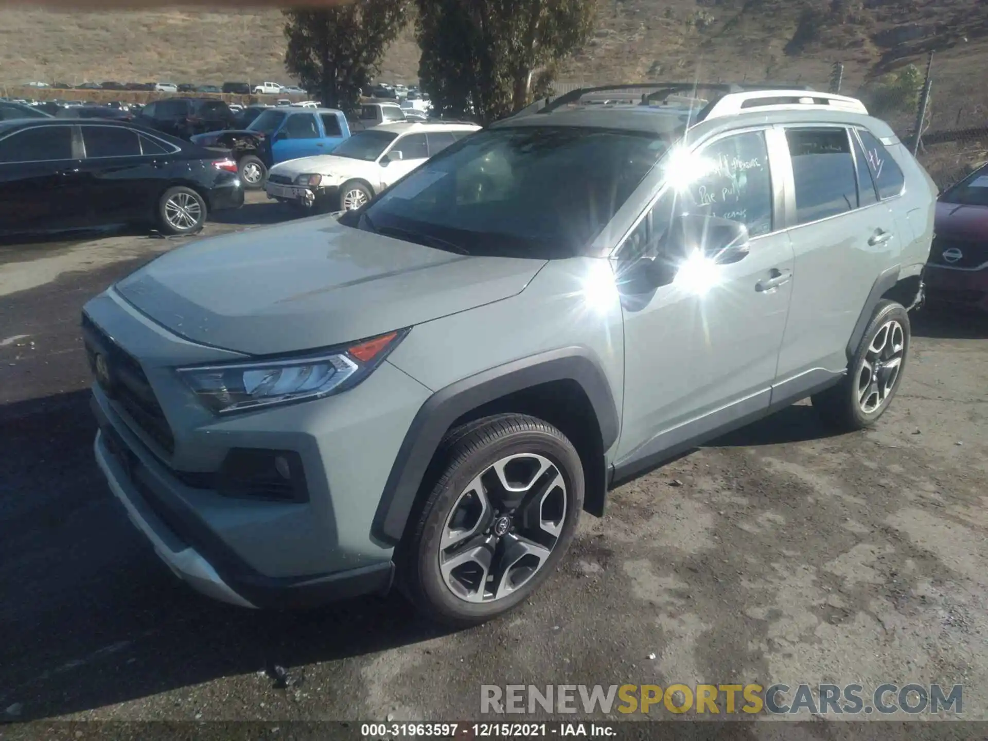 2 Фотография поврежденного автомобиля 2T3J1RFV4KC027937 TOYOTA RAV4 2019