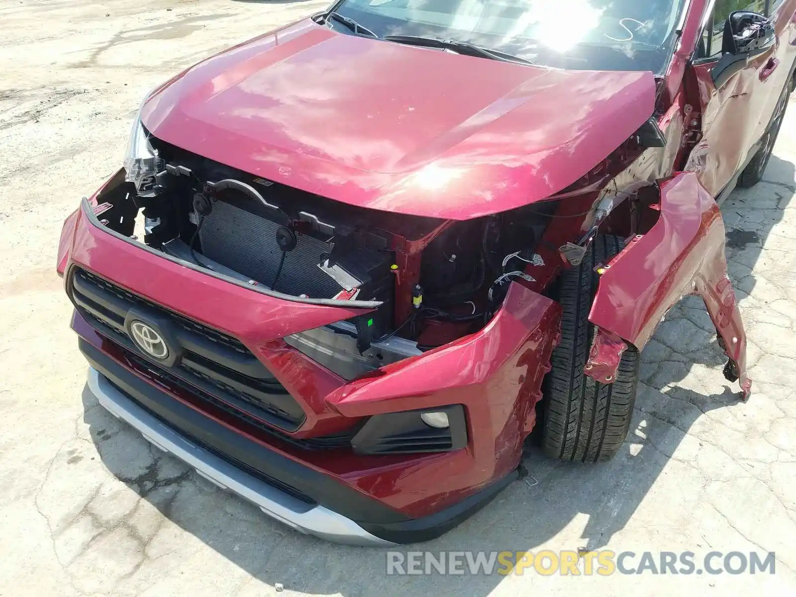 9 Photograph of a damaged car 2T3J1RFV4KC032796 TOYOTA RAV4 2019