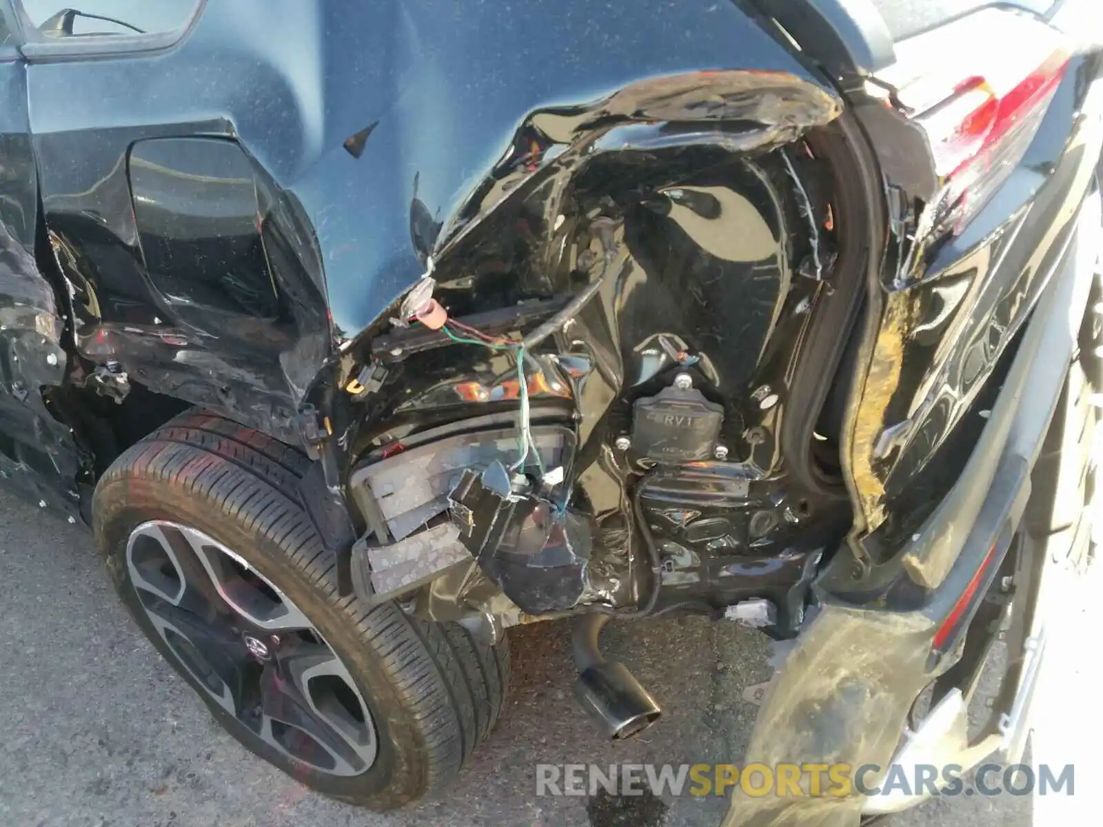 9 Photograph of a damaged car 2T3J1RFV4KW007525 TOYOTA RAV4 2019