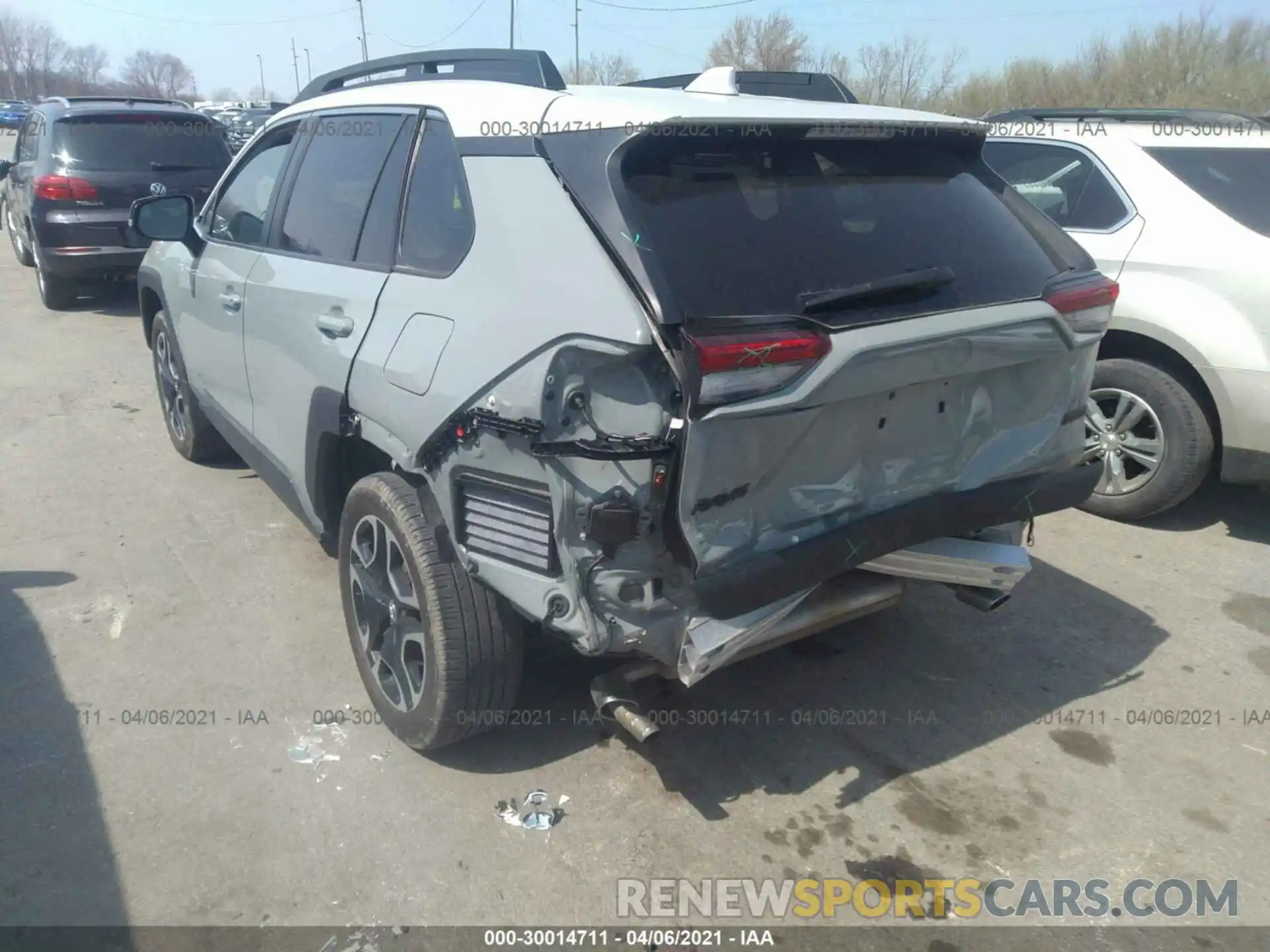 3 Фотография поврежденного автомобиля 2T3J1RFV4KW011171 TOYOTA RAV4 2019