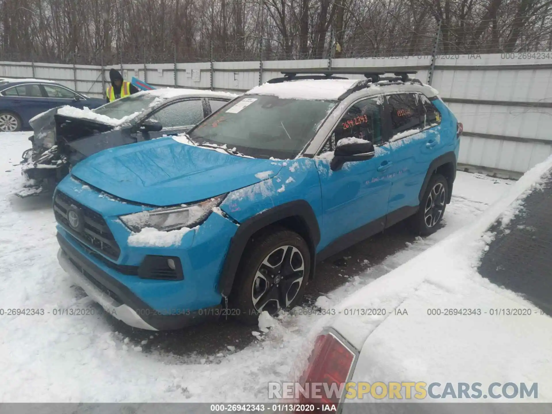 2 Фотография поврежденного автомобиля 2T3J1RFV4KW024499 TOYOTA RAV4 2019