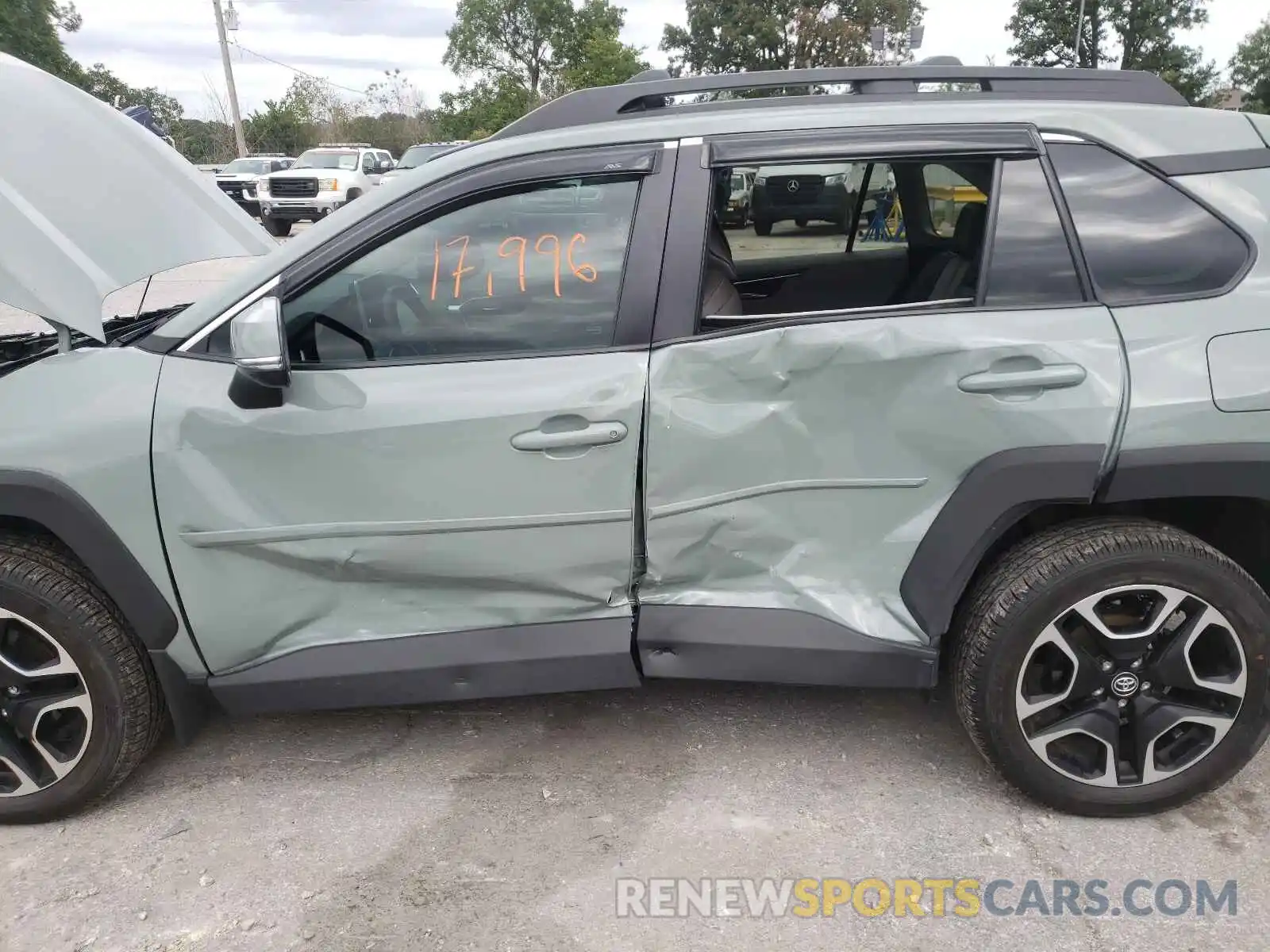 9 Photograph of a damaged car 2T3J1RFV4KW026625 TOYOTA RAV4 2019