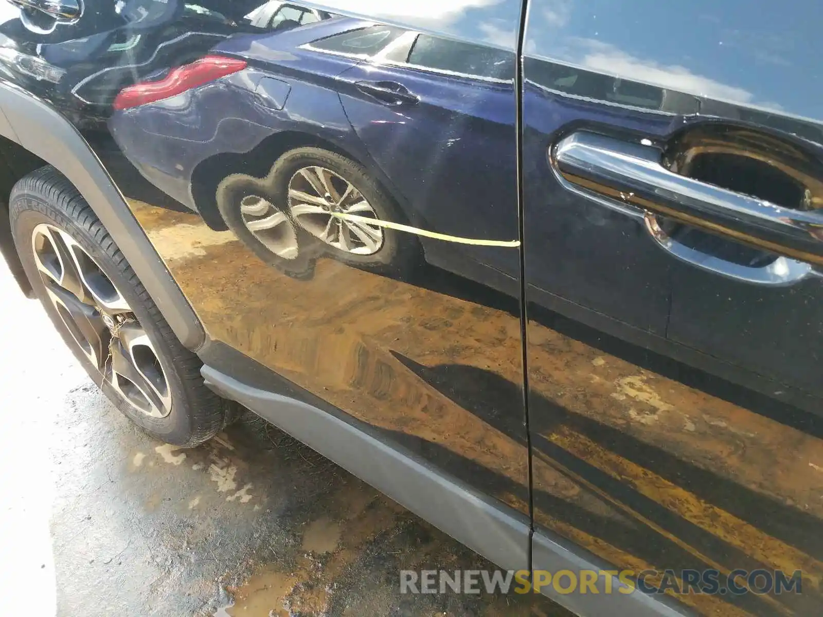 9 Photograph of a damaged car 2T3J1RFV4KW032067 TOYOTA RAV4 2019