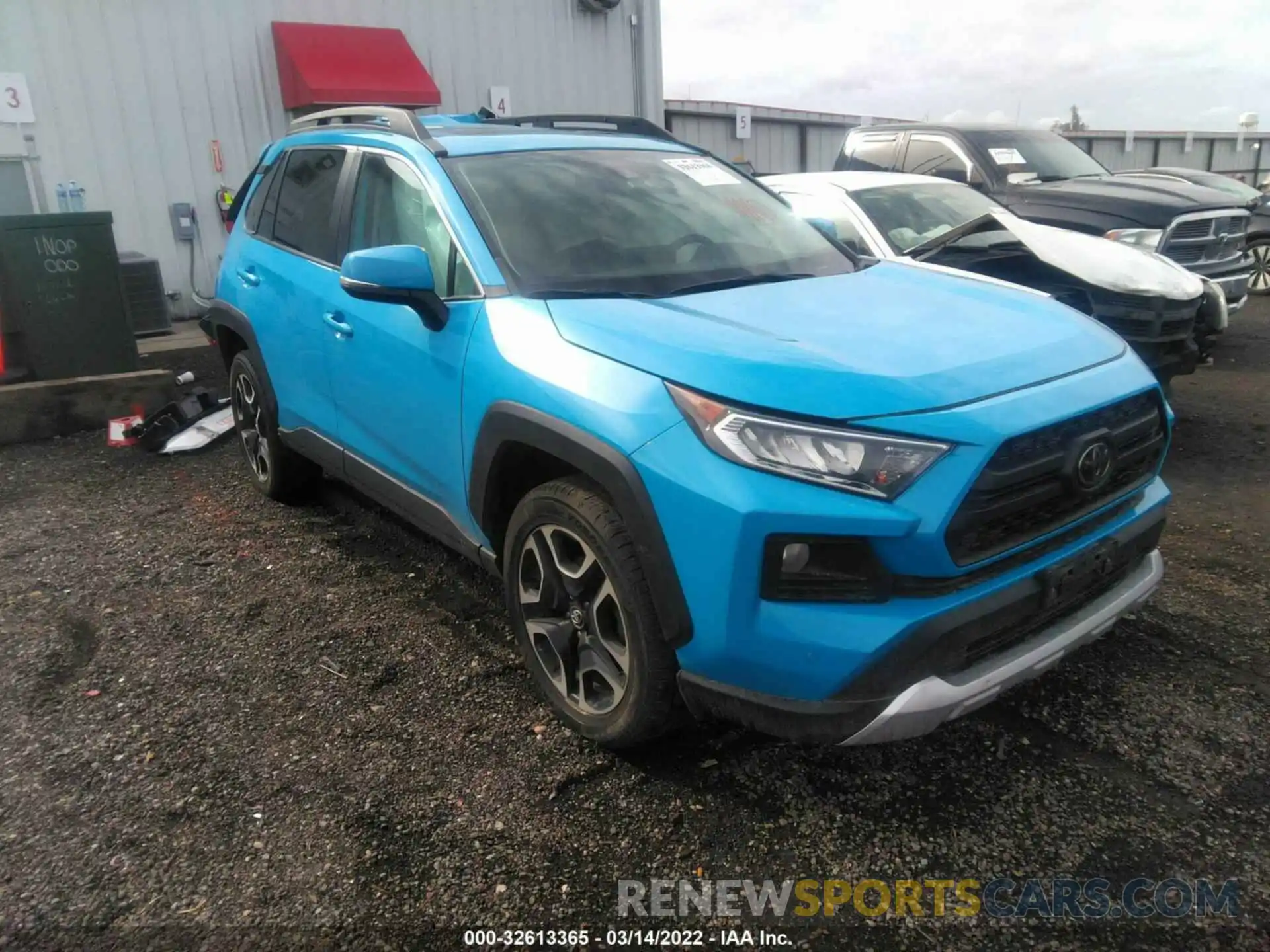 1 Photograph of a damaged car 2T3J1RFV4KW043814 TOYOTA RAV4 2019