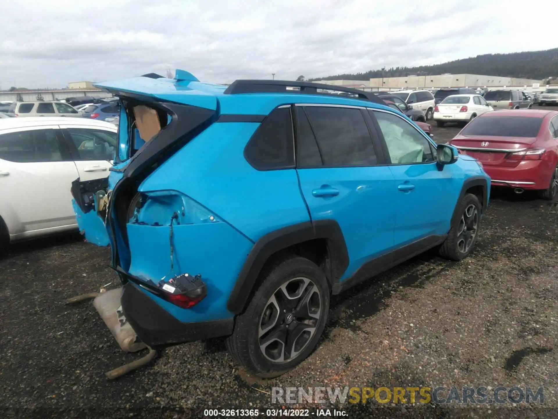 4 Photograph of a damaged car 2T3J1RFV4KW043814 TOYOTA RAV4 2019