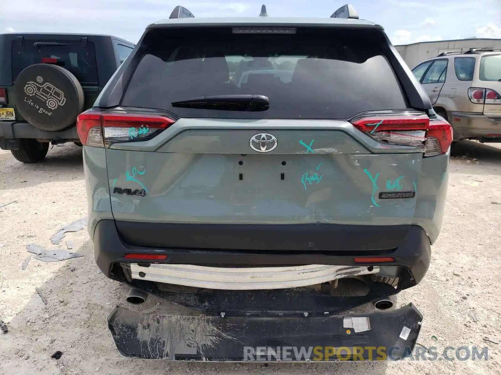 9 Photograph of a damaged car 2T3J1RFV5KC030085 TOYOTA RAV4 2019