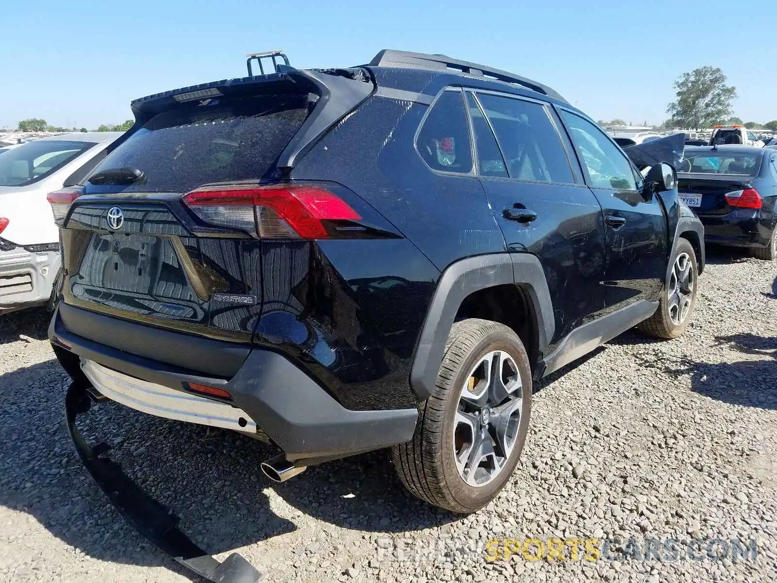 4 Photograph of a damaged car 2T3J1RFV5KW001412 TOYOTA RAV4 2019