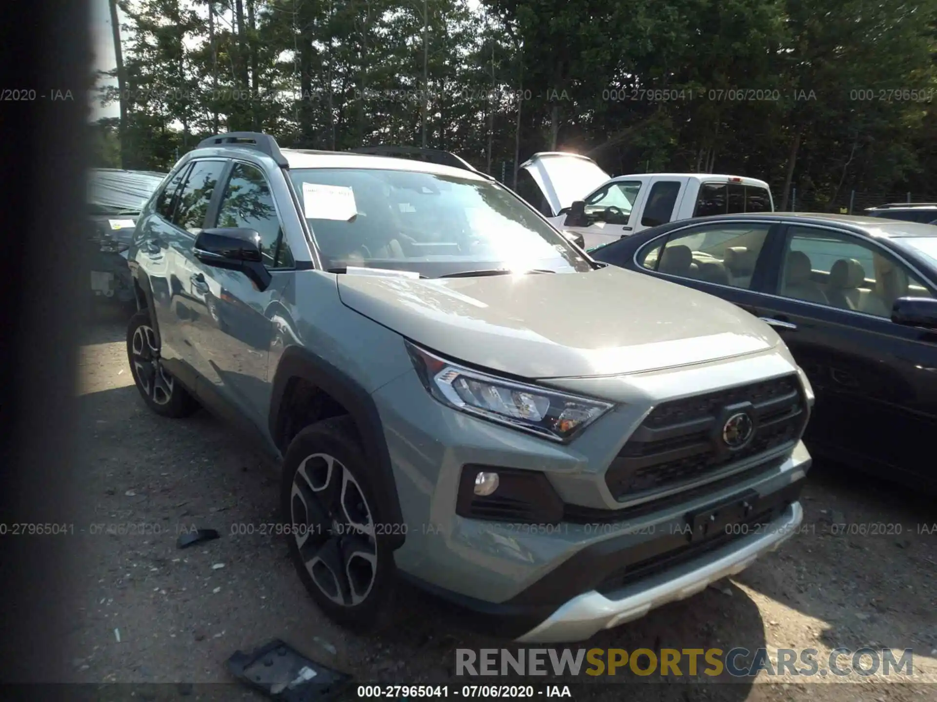 1 Photograph of a damaged car 2T3J1RFV5KW040260 TOYOTA RAV4 2019