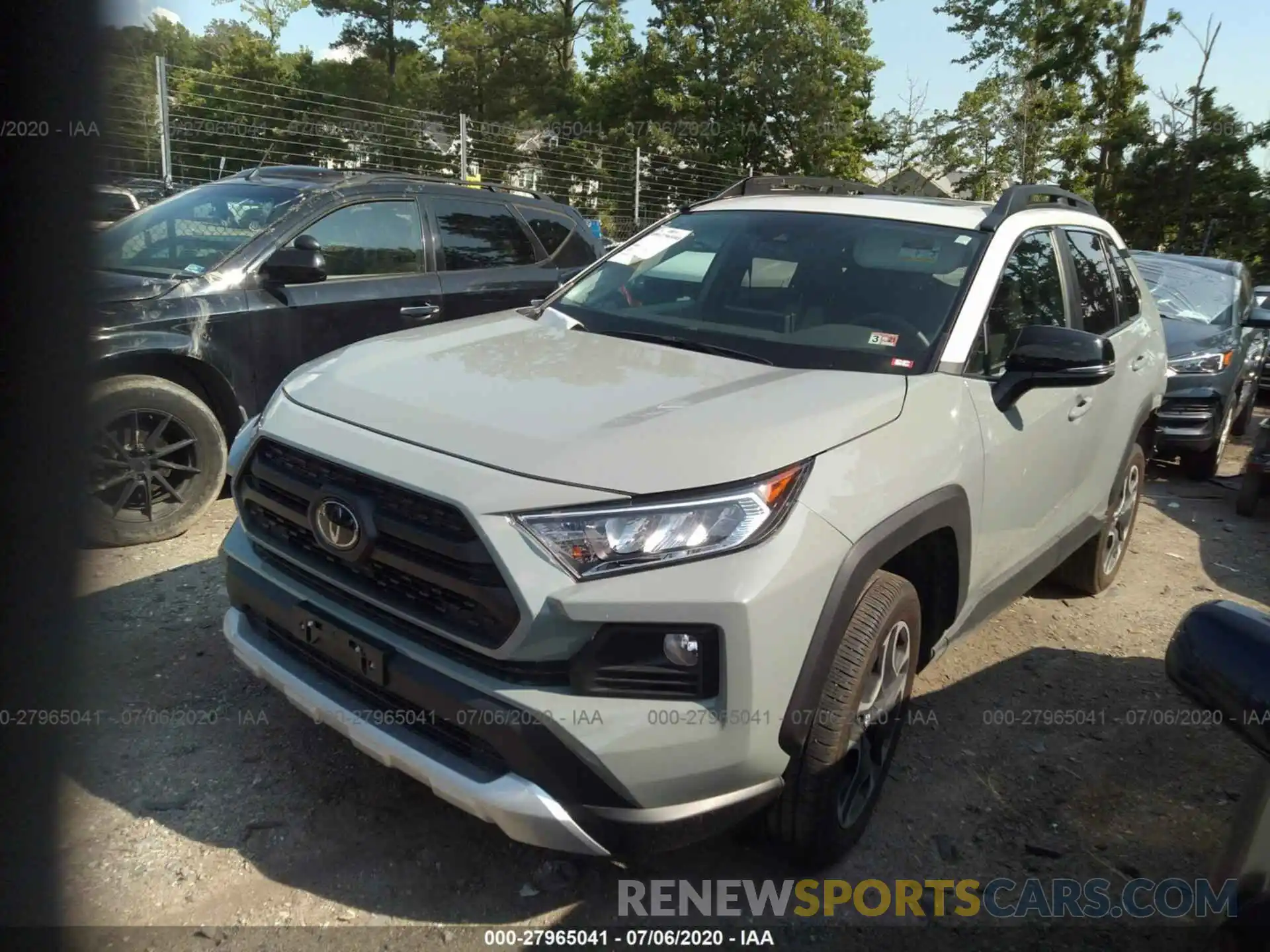 2 Photograph of a damaged car 2T3J1RFV5KW040260 TOYOTA RAV4 2019