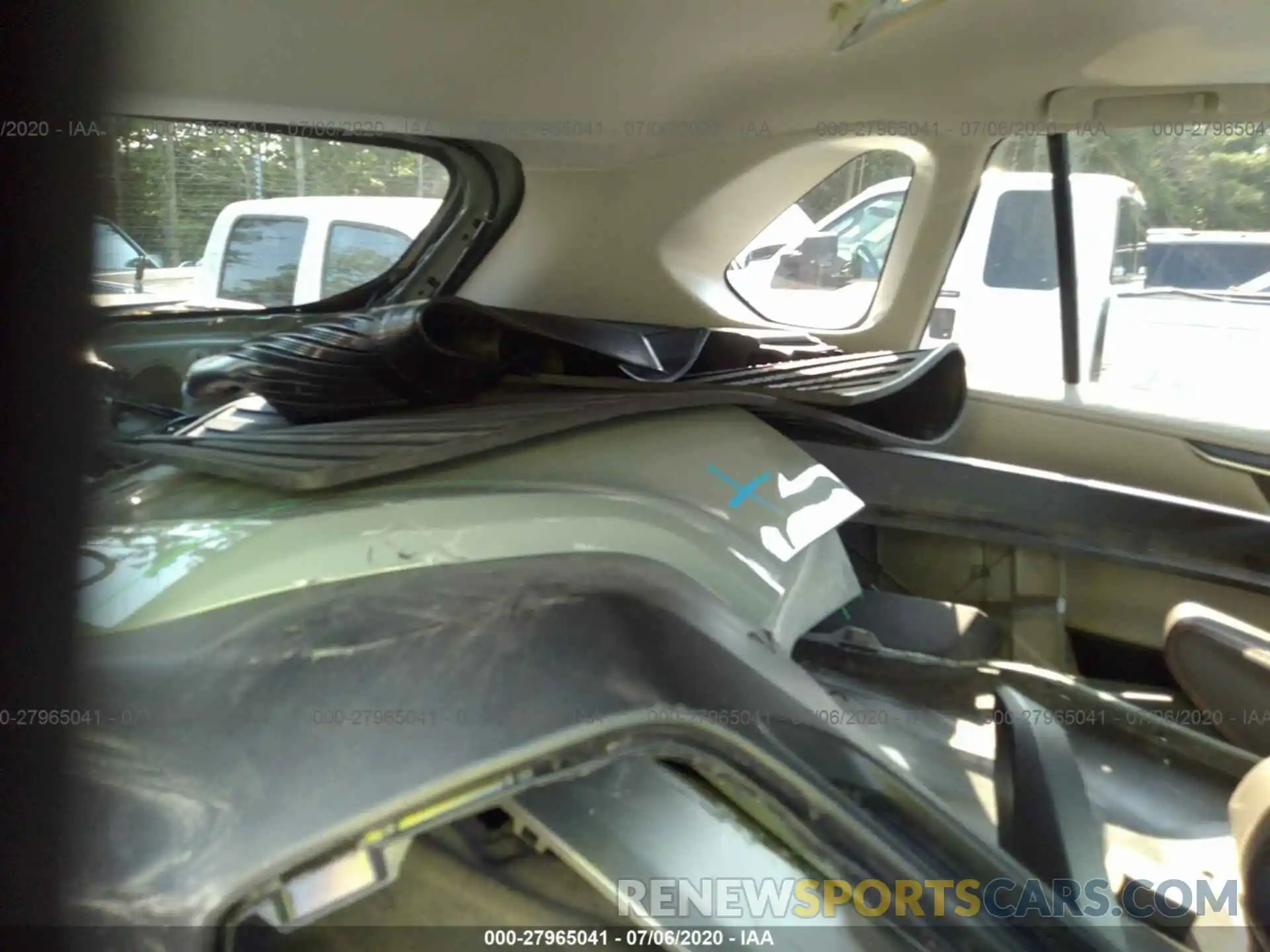 8 Photograph of a damaged car 2T3J1RFV5KW040260 TOYOTA RAV4 2019