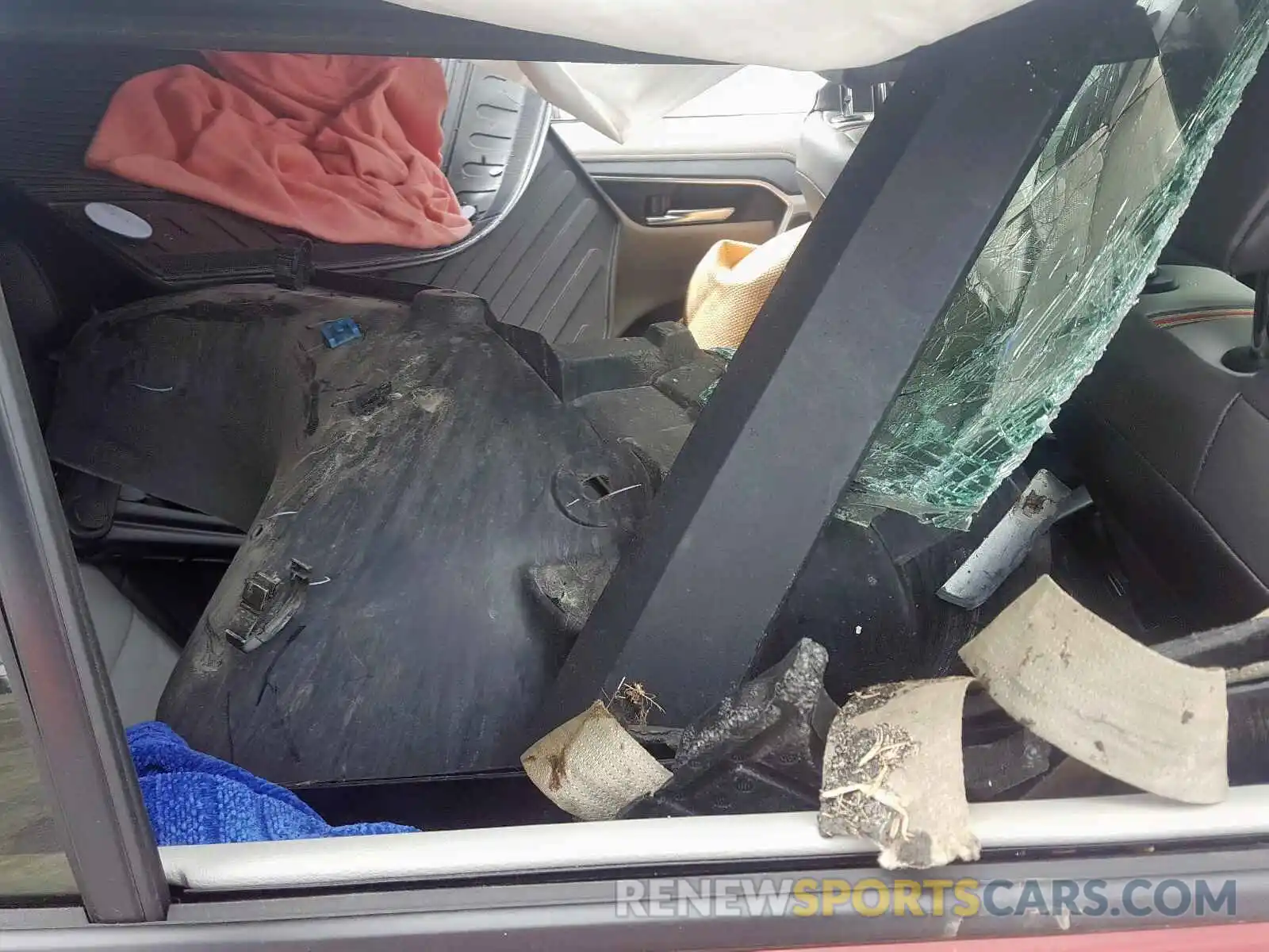 6 Photograph of a damaged car 2T3J1RFV6KW015142 TOYOTA RAV4 2019