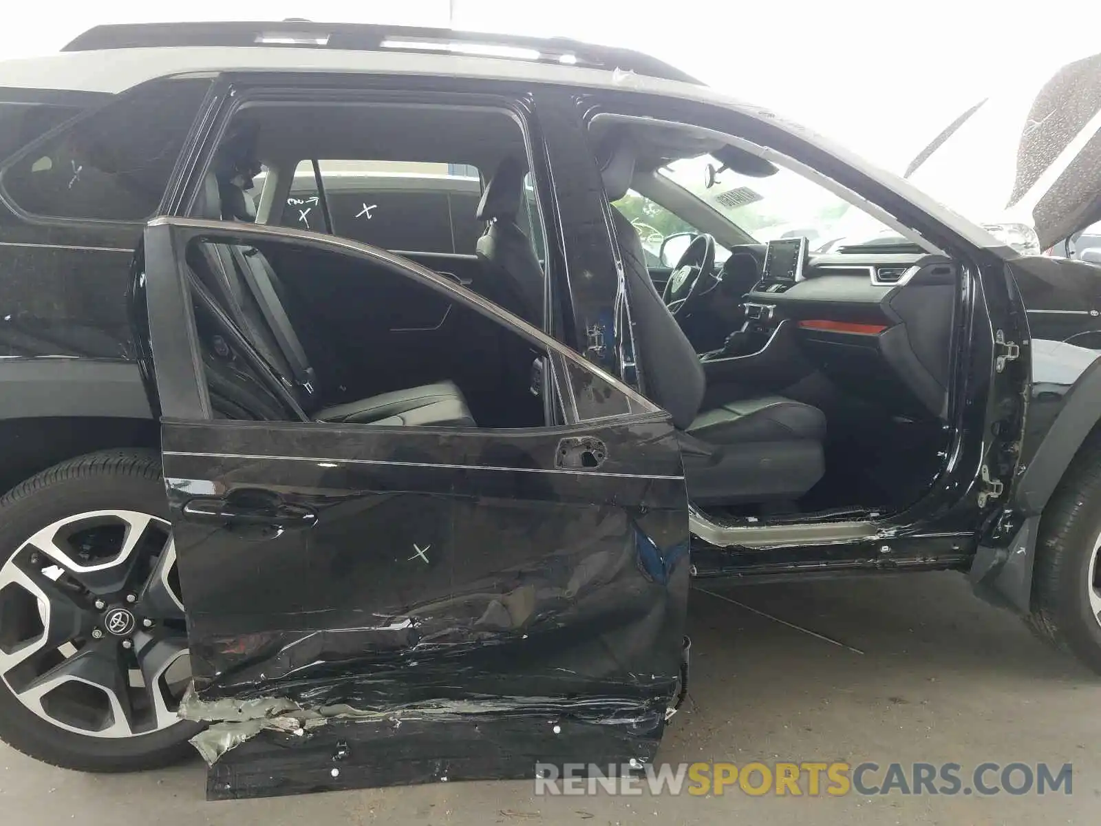 9 Photograph of a damaged car 2T3J1RFV6KW019322 TOYOTA RAV4 2019