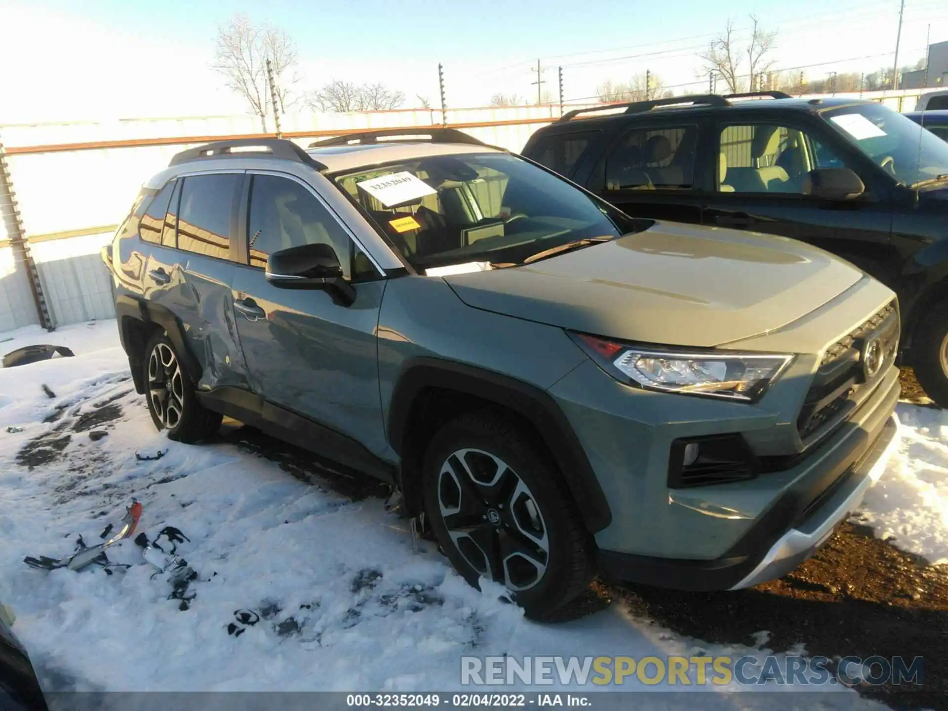 1 Photograph of a damaged car 2T3J1RFV6KW036881 TOYOTA RAV4 2019