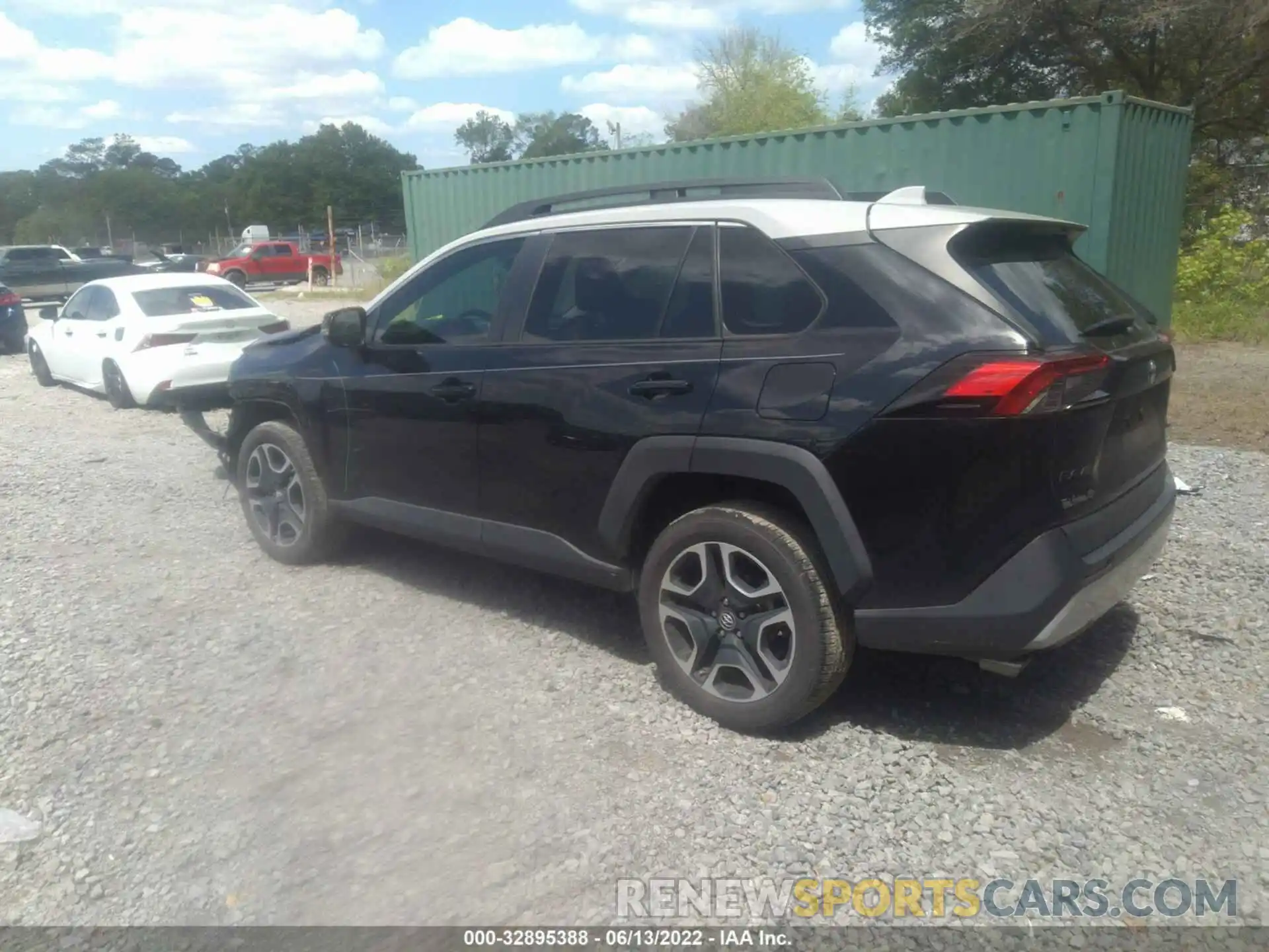 3 Фотография поврежденного автомобиля 2T3J1RFV7KC004037 TOYOTA RAV4 2019