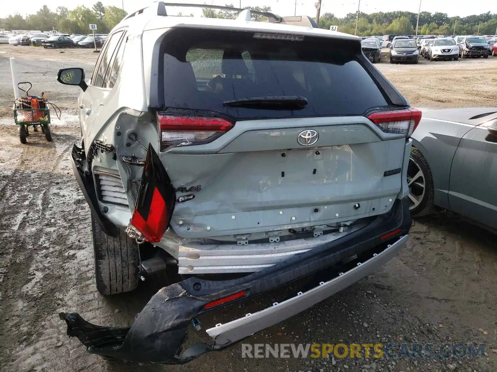 9 Photograph of a damaged car 2T3J1RFV7KW002061 TOYOTA RAV4 2019