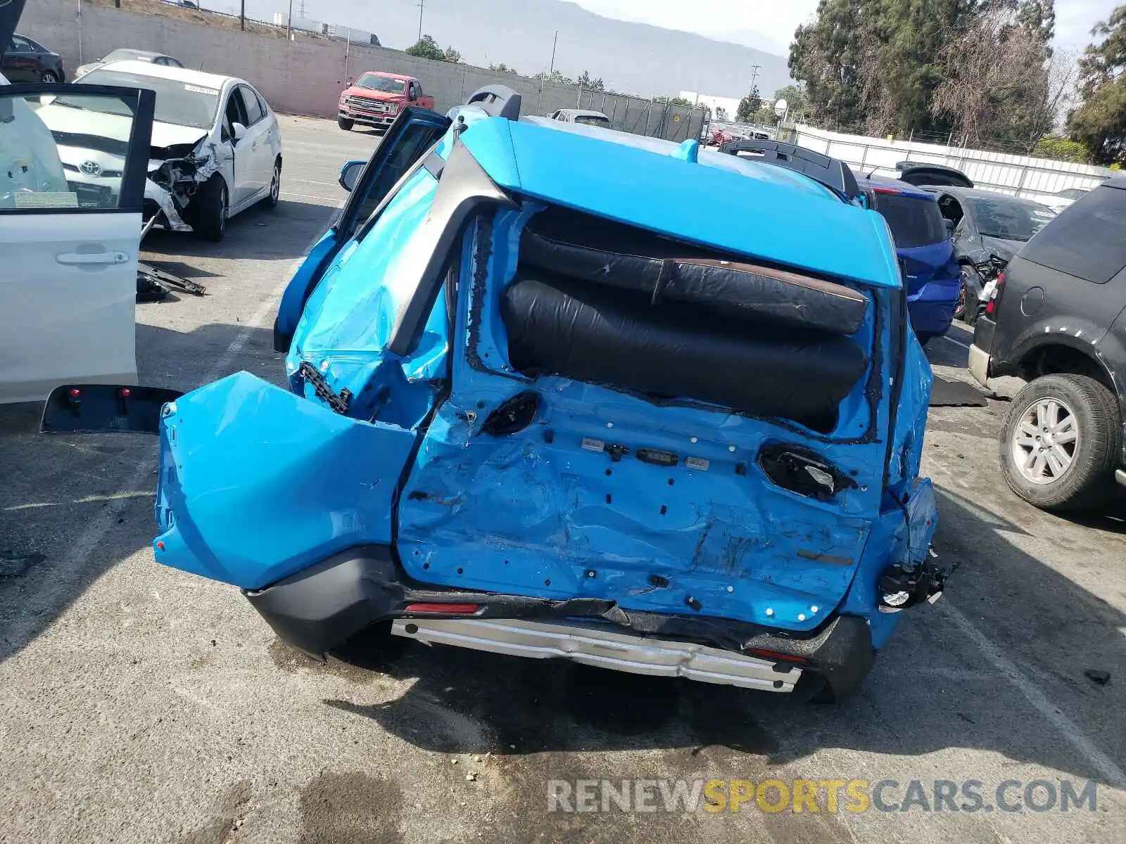 9 Photograph of a damaged car 2T3J1RFV7KW020737 TOYOTA RAV4 2019