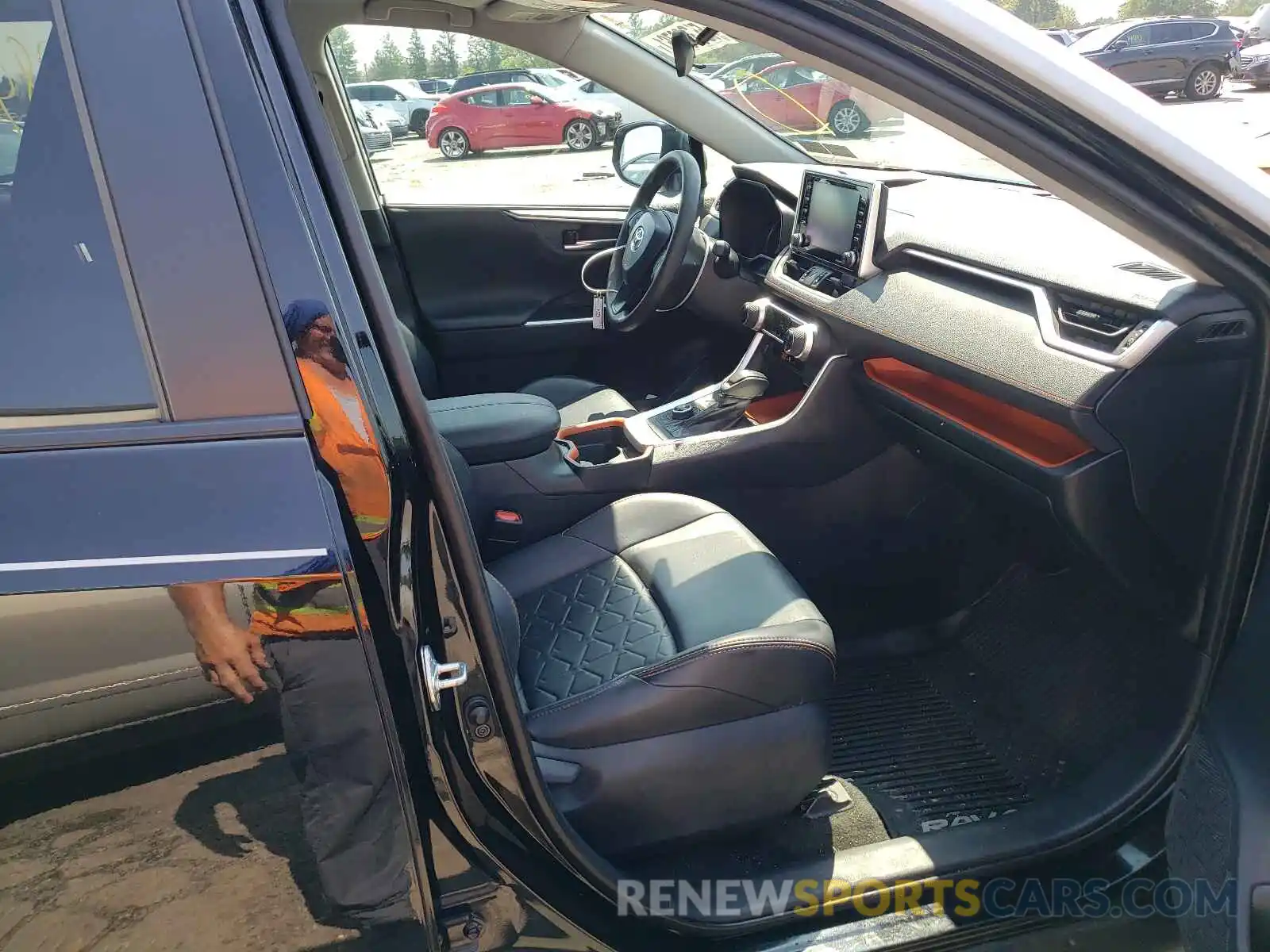 5 Photograph of a damaged car 2T3J1RFV8KC010543 TOYOTA RAV4 2019