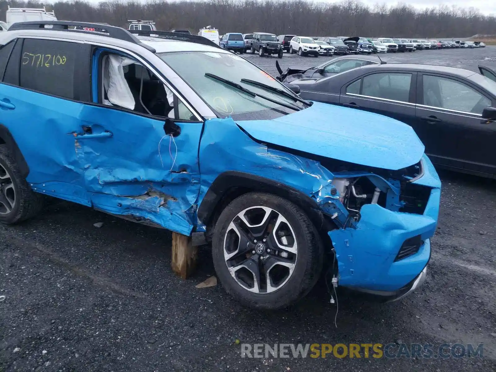 9 Photograph of a damaged car 2T3J1RFV8KC014172 TOYOTA RAV4 2019