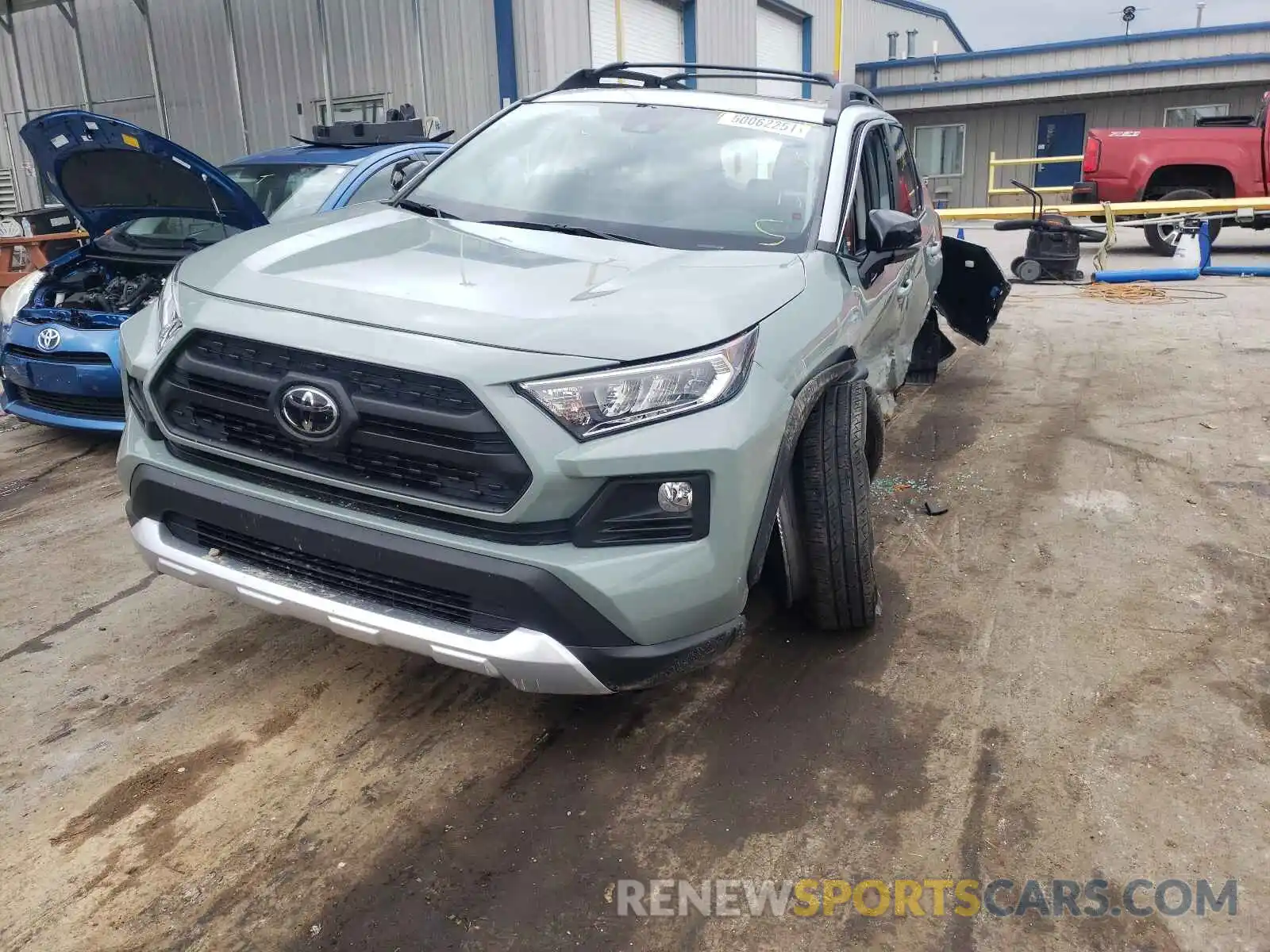 2 Фотография поврежденного автомобиля 2T3J1RFV8KC032252 TOYOTA RAV4 2019