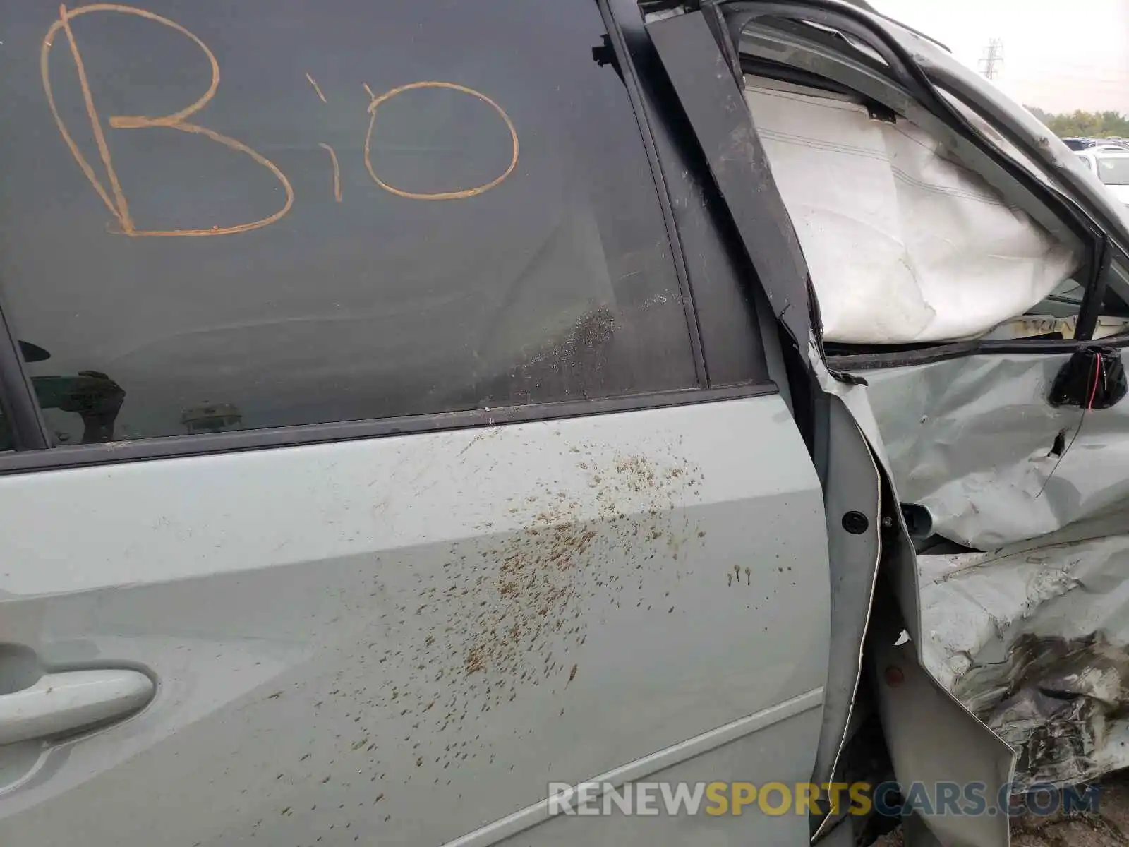 9 Photograph of a damaged car 2T3J1RFV8KW001694 TOYOTA RAV4 2019