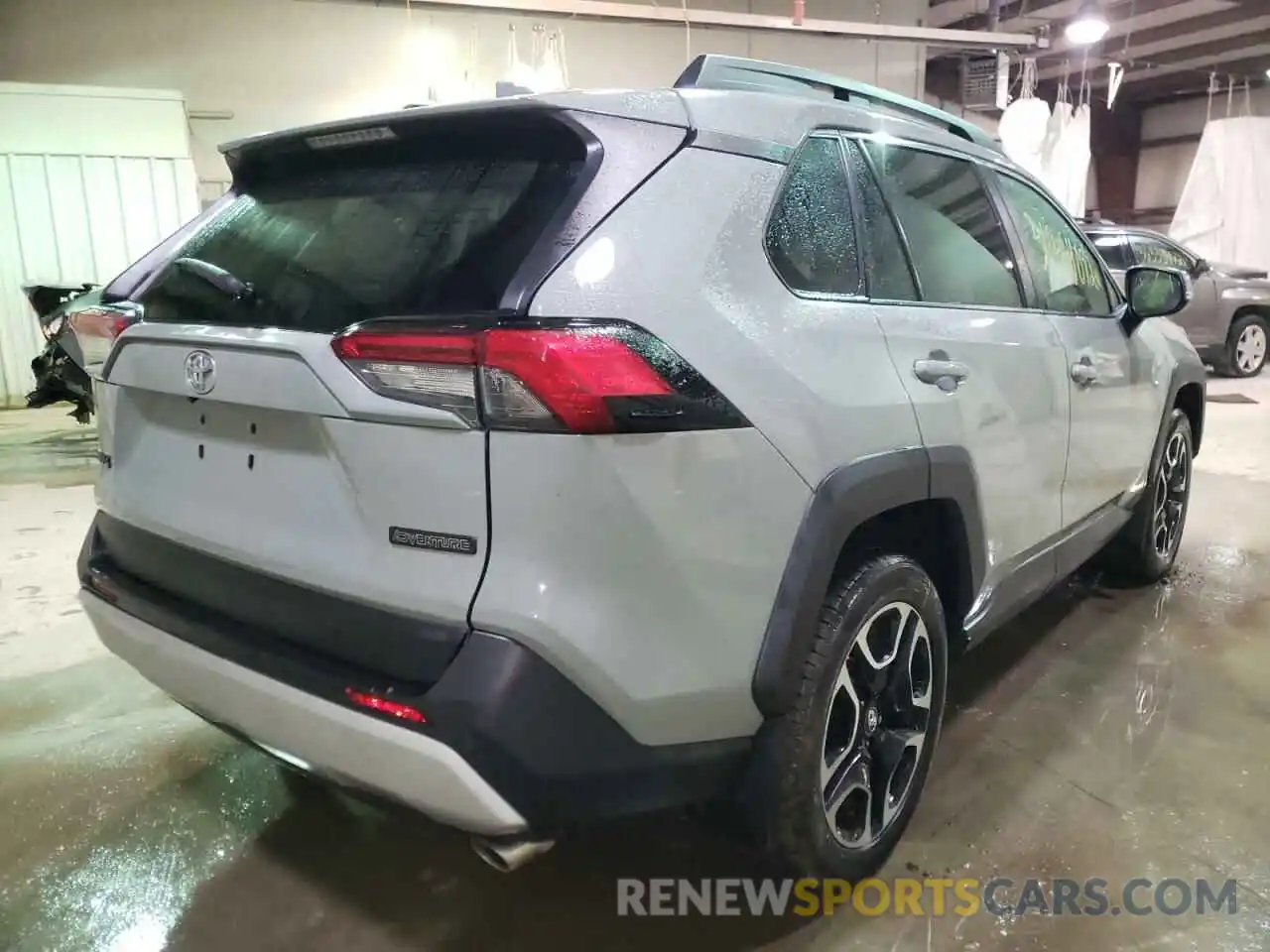 4 Photograph of a damaged car 2T3J1RFV8KW010430 TOYOTA RAV4 2019