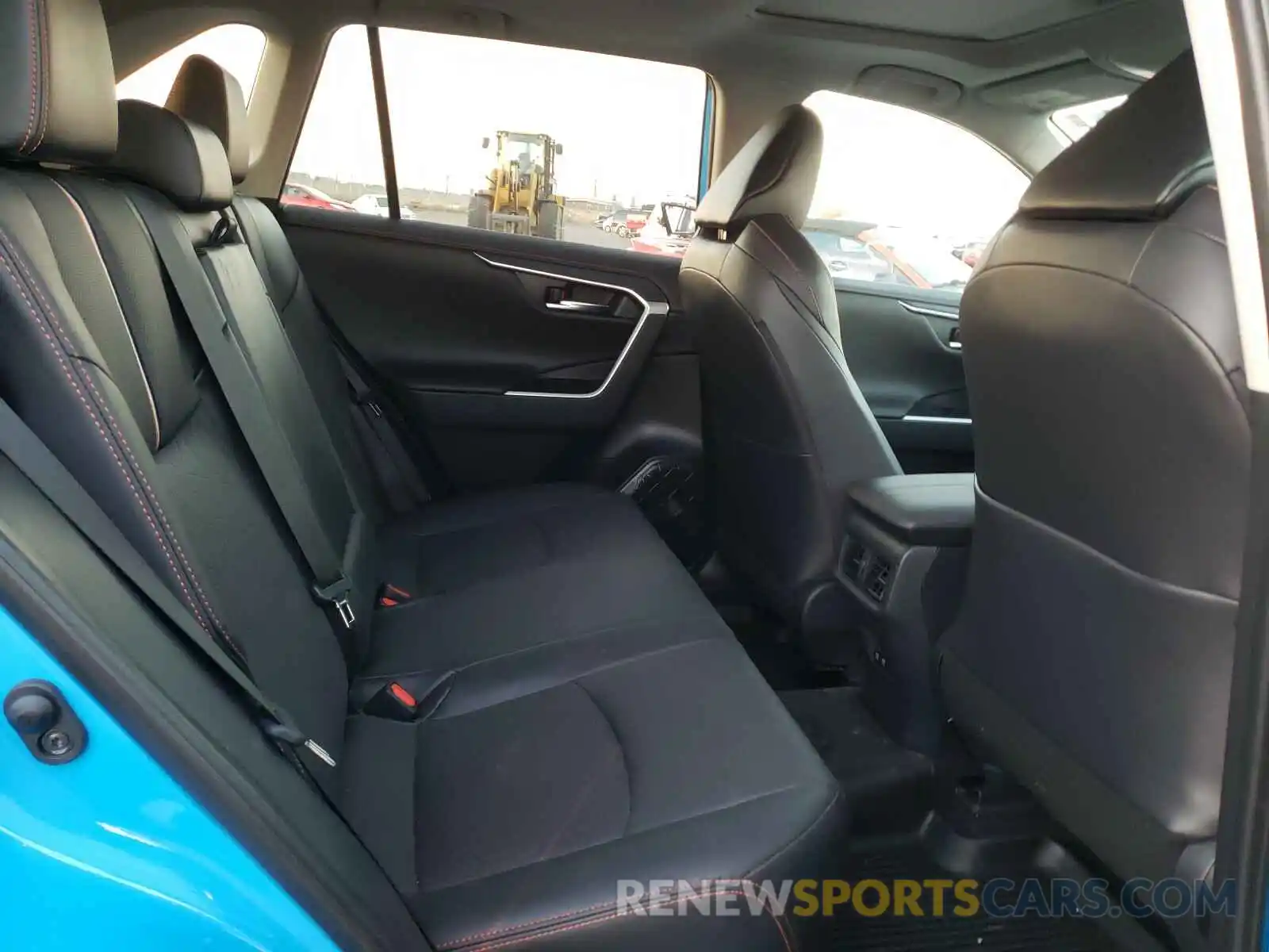 6 Photograph of a damaged car 2T3J1RFV8KW016129 TOYOTA RAV4 2019