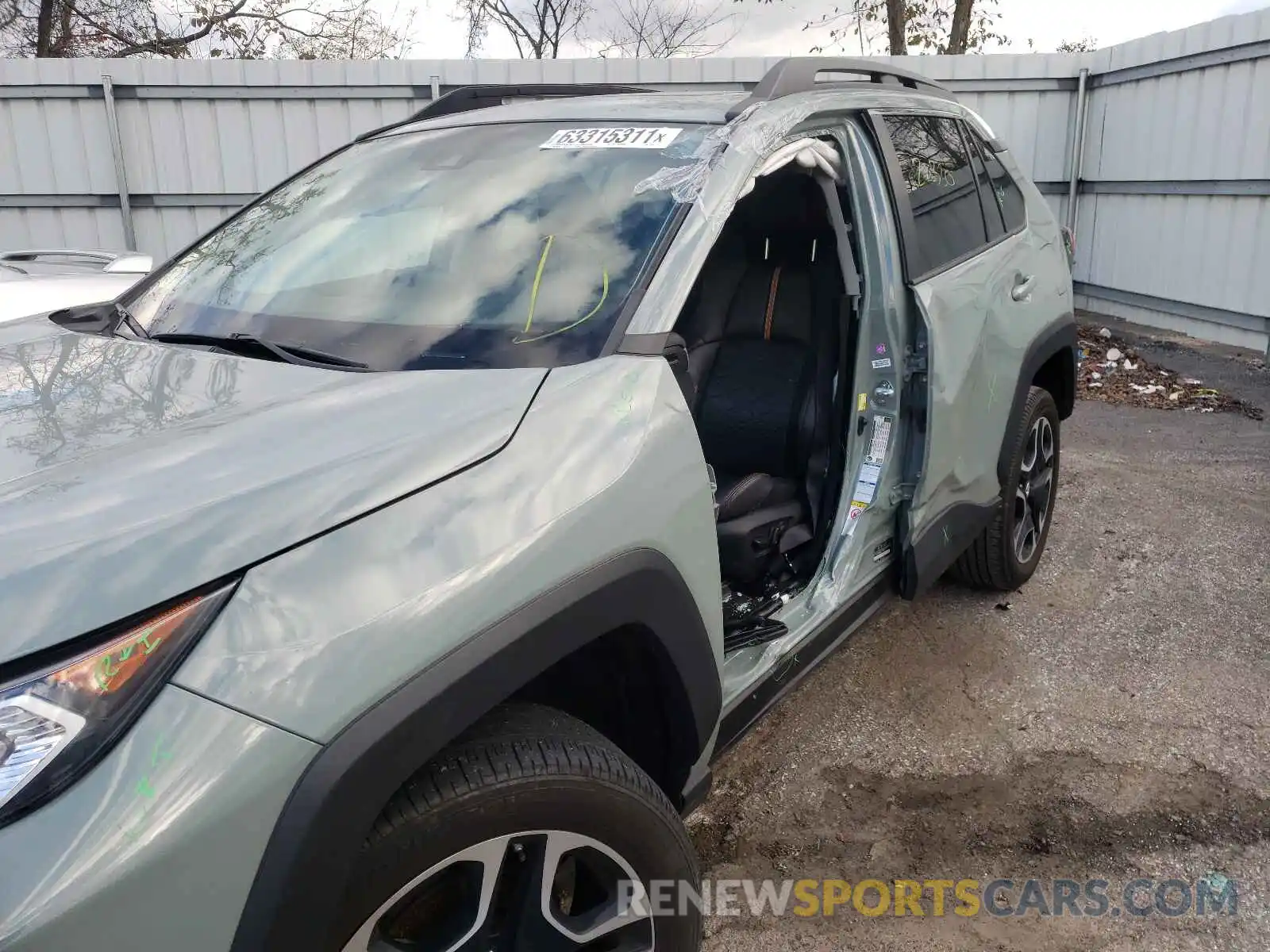 9 Photograph of a damaged car 2T3J1RFV8KW038938 TOYOTA RAV4 2019