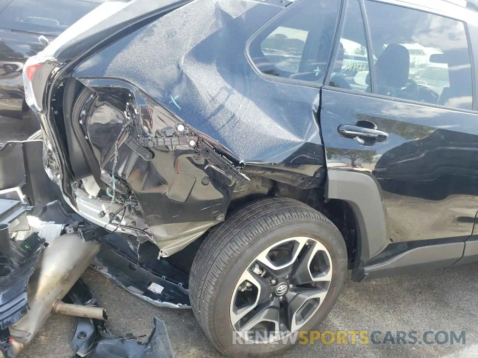 9 Photograph of a damaged car 2T3J1RFV9KC008350 TOYOTA RAV4 2019