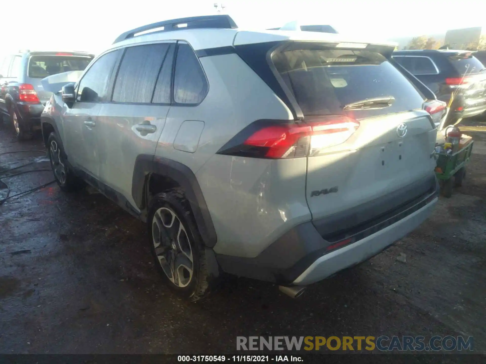 3 Фотография поврежденного автомобиля 2T3J1RFV9KW029911 TOYOTA RAV4 2019