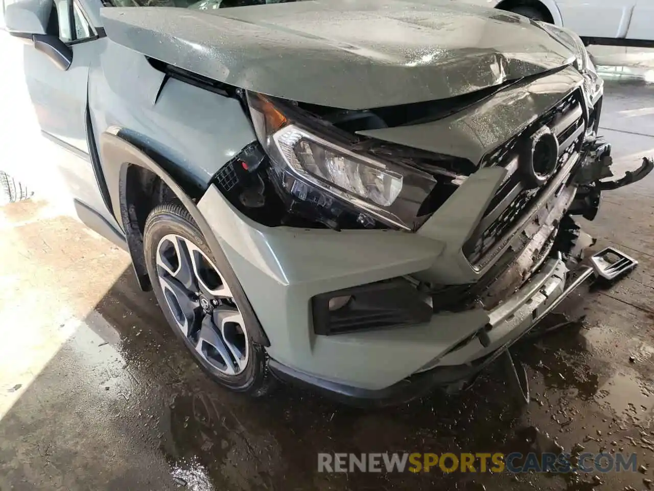 10 Photograph of a damaged car 2T3J1RFVXKW037337 TOYOTA RAV4 2019