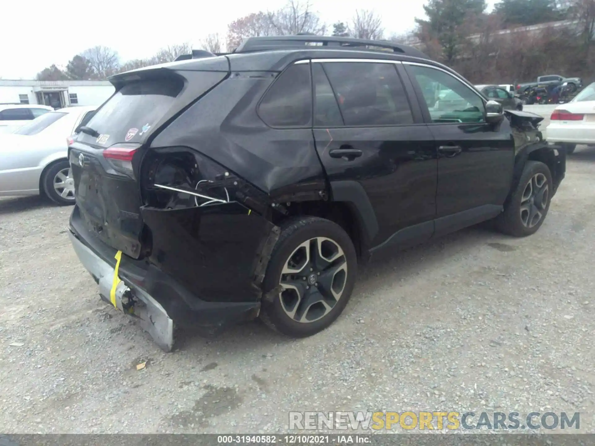 4 Photograph of a damaged car 2T3J1RFVXKW059130 TOYOTA RAV4 2019