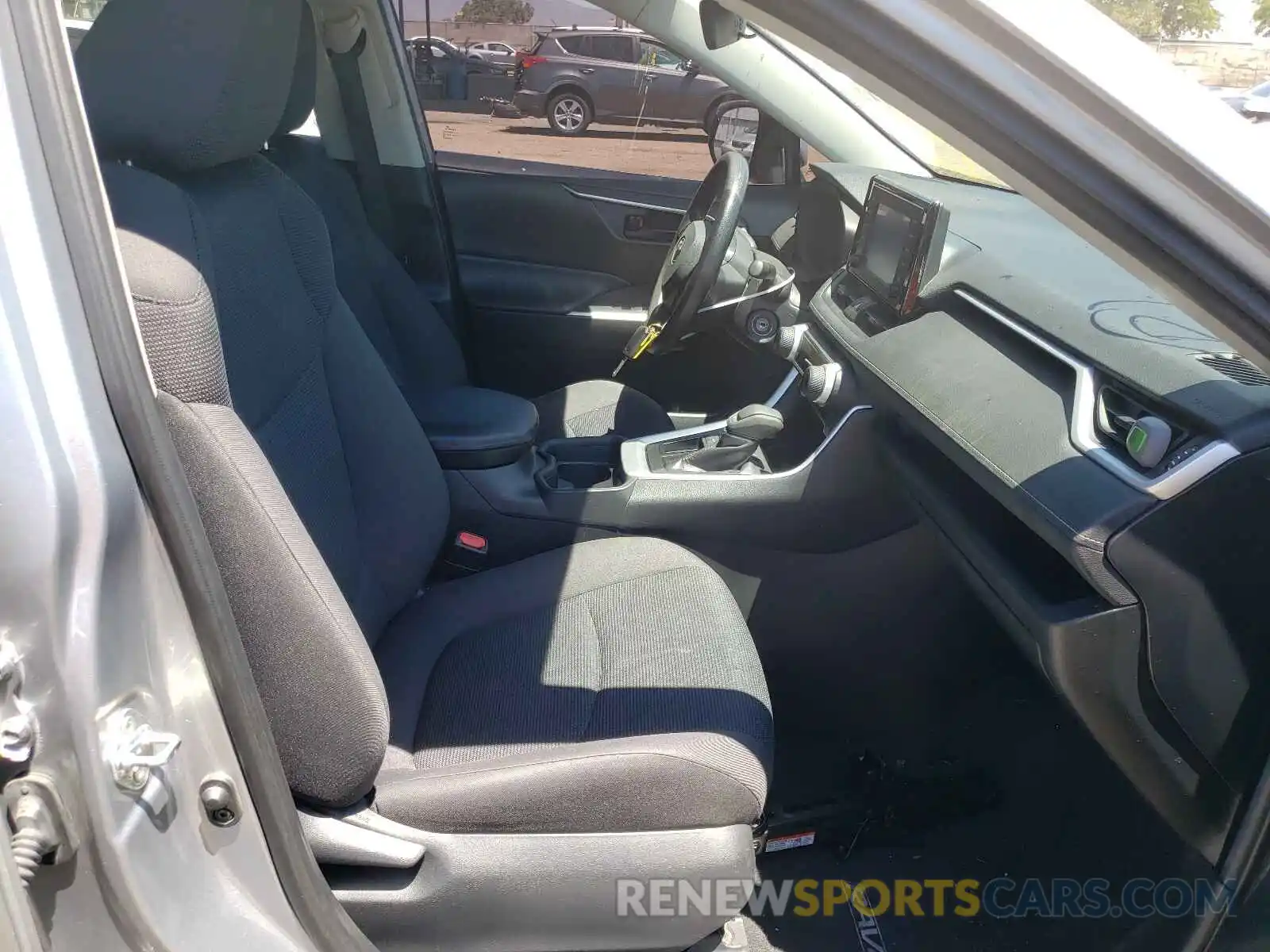 5 Photograph of a damaged car 2T3K1RFV0KC021167 TOYOTA RAV4 2019