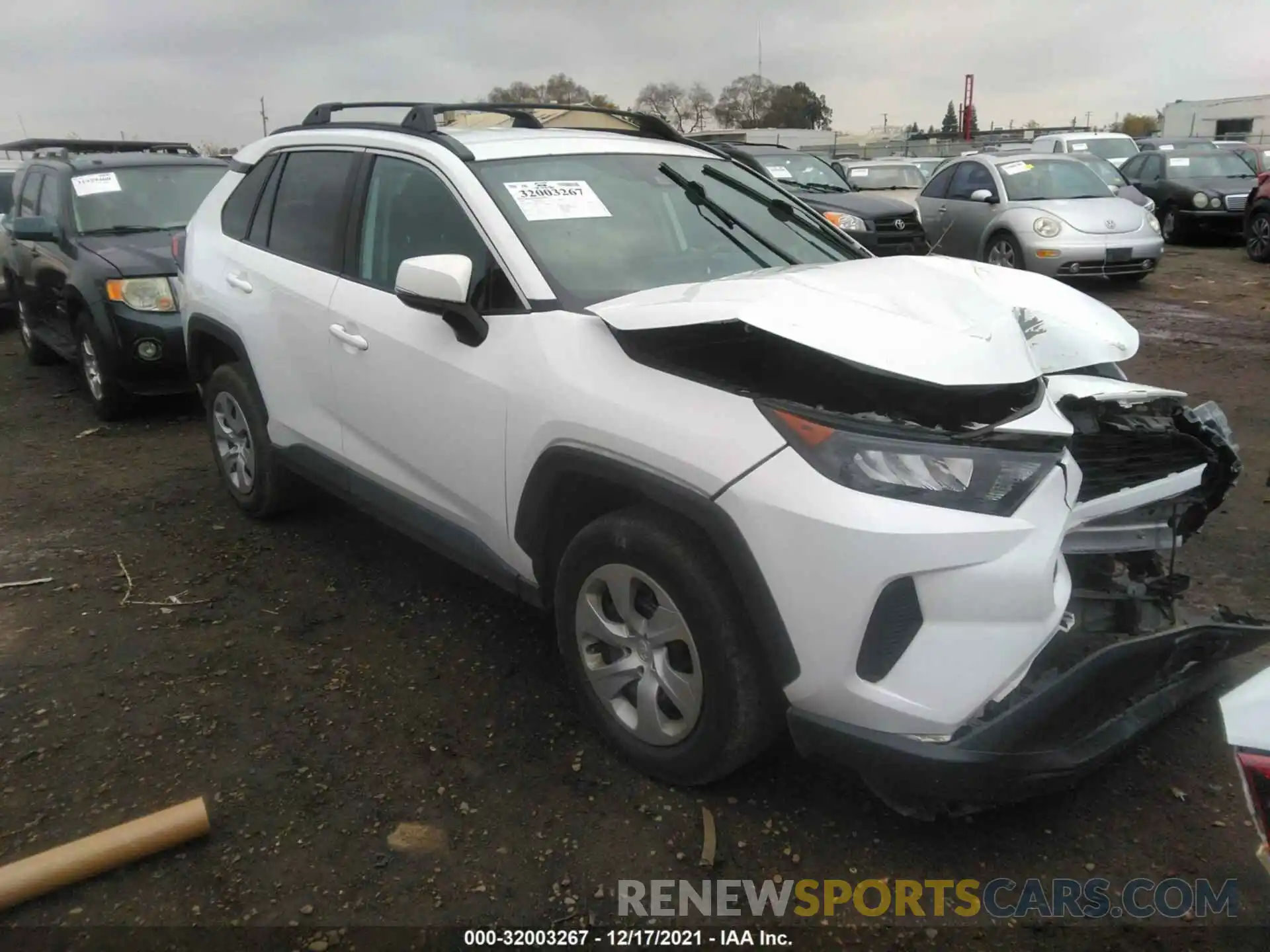 1 Photograph of a damaged car 2T3K1RFV0KW012869 TOYOTA RAV4 2019