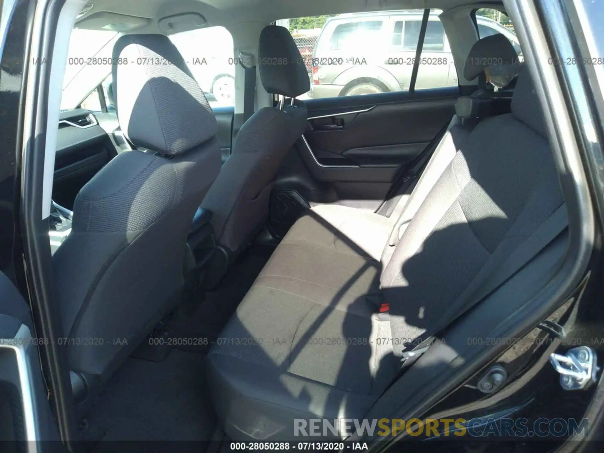 8 Photograph of a damaged car 2T3K1RFV0KW035441 TOYOTA RAV4 2019