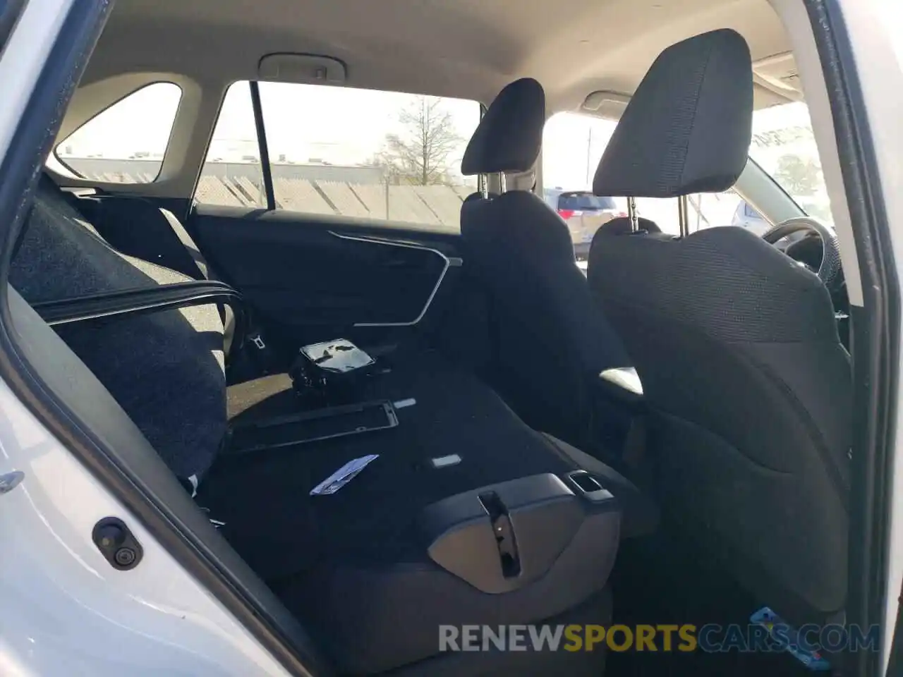 11 Photograph of a damaged car 2T3K1RFV1KW039062 TOYOTA RAV4 2019