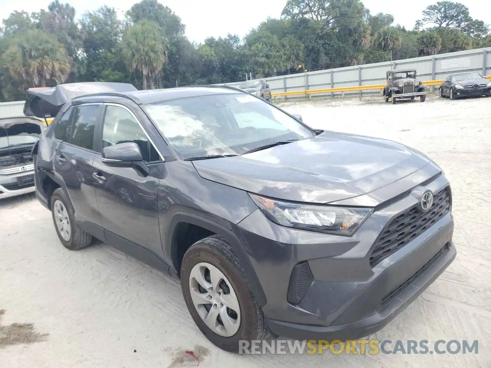 1 Photograph of a damaged car 2T3K1RFV1KW053558 TOYOTA RAV4 2019