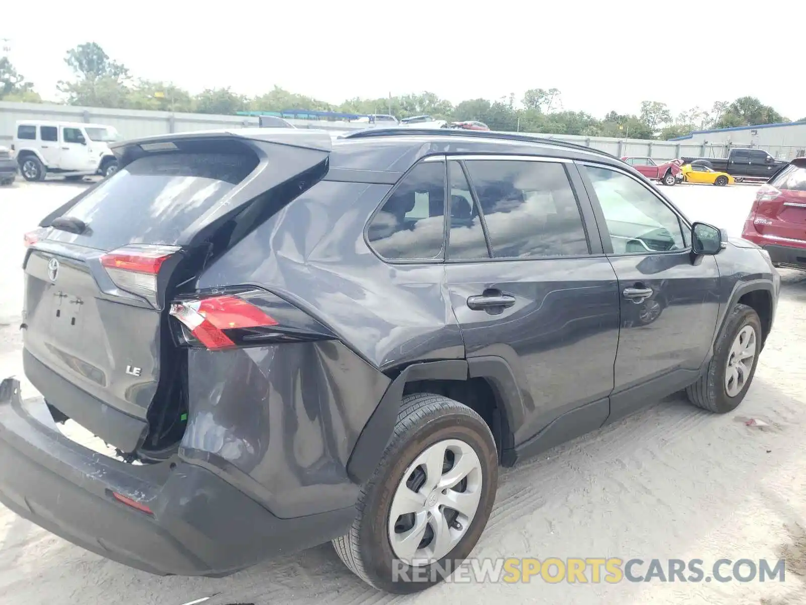 4 Photograph of a damaged car 2T3K1RFV1KW053558 TOYOTA RAV4 2019