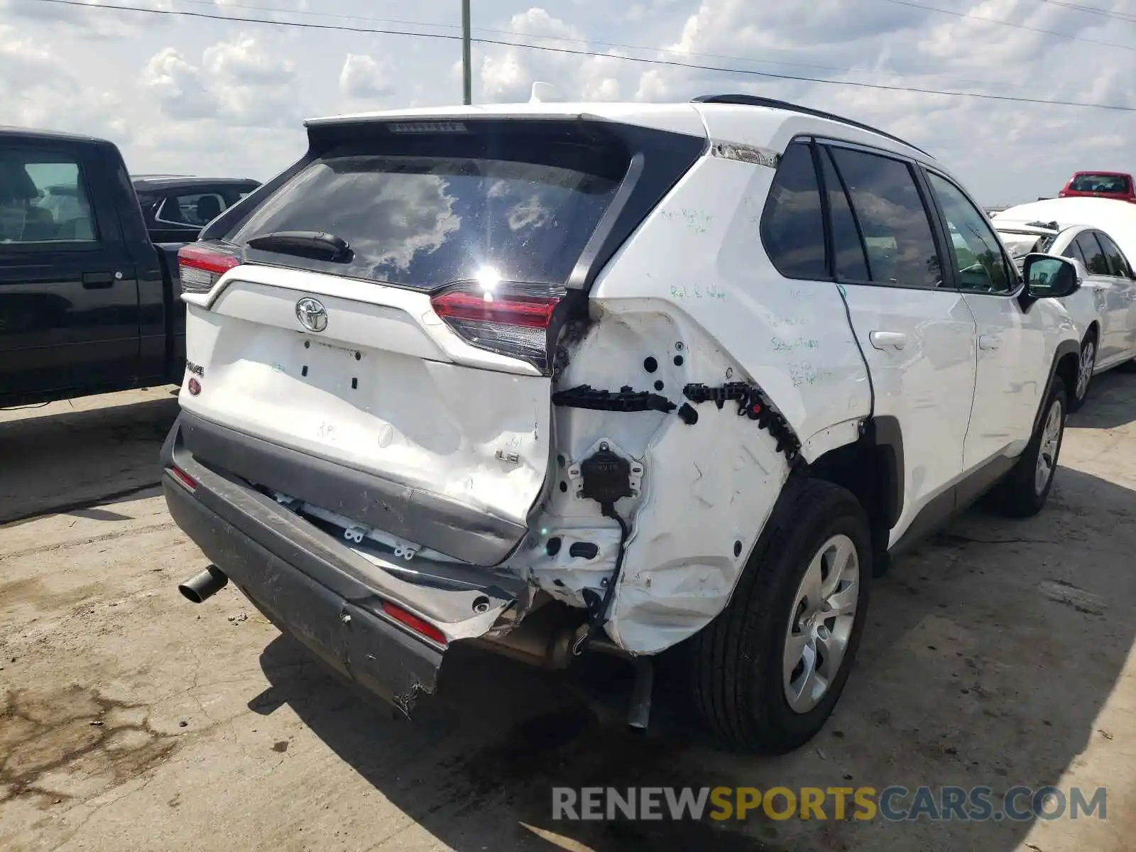 4 Photograph of a damaged car 2T3K1RFV2KW031455 TOYOTA RAV4 2019