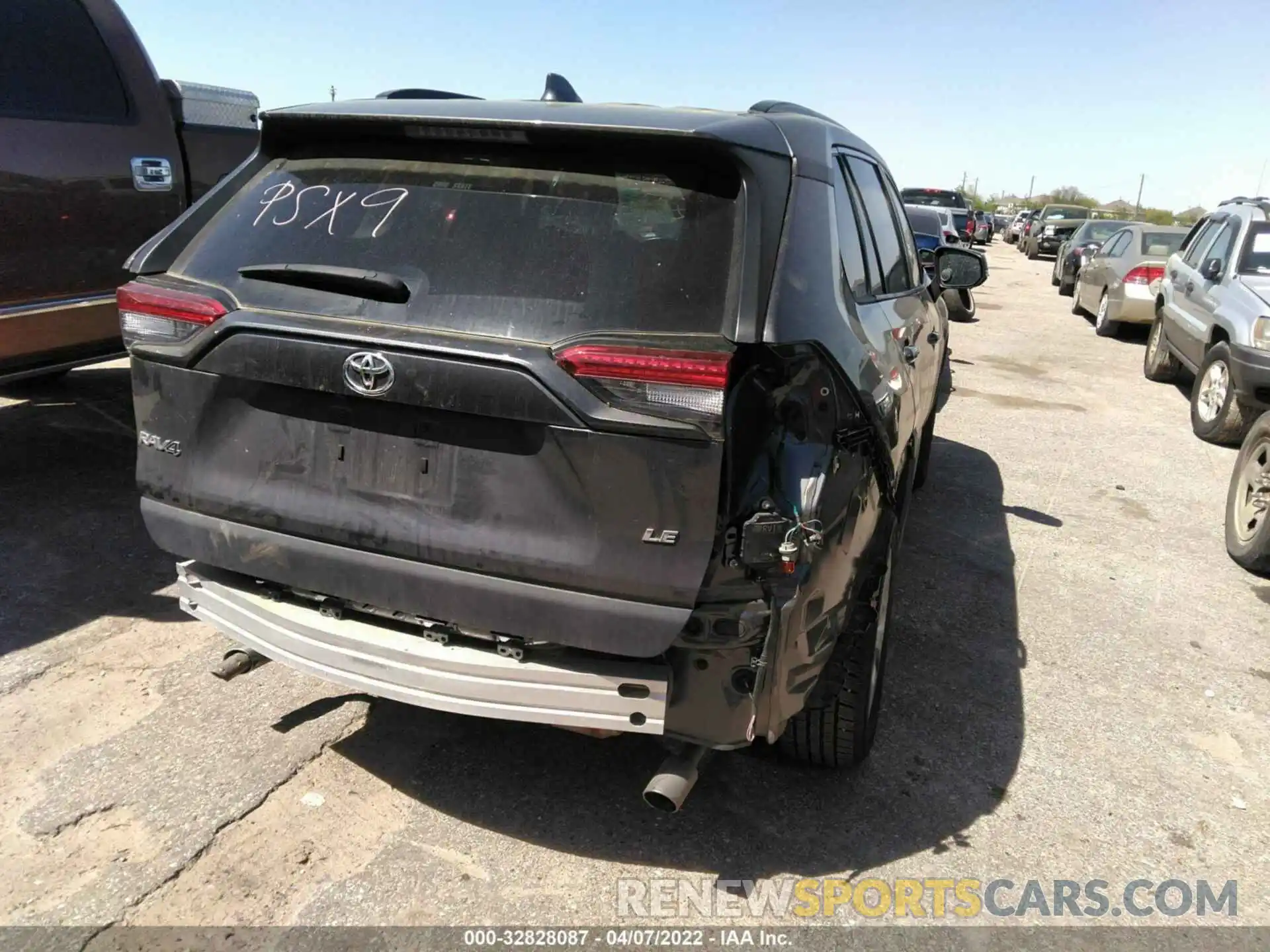 4 Photograph of a damaged car 2T3K1RFV2KW041693 TOYOTA RAV4 2019