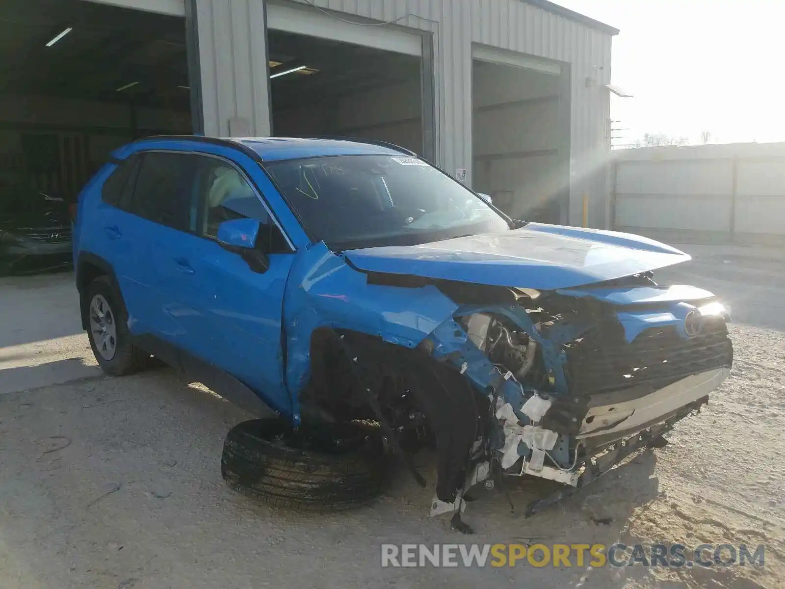 1 Photograph of a damaged car 2T3K1RFV3KW030640 TOYOTA RAV4 2019