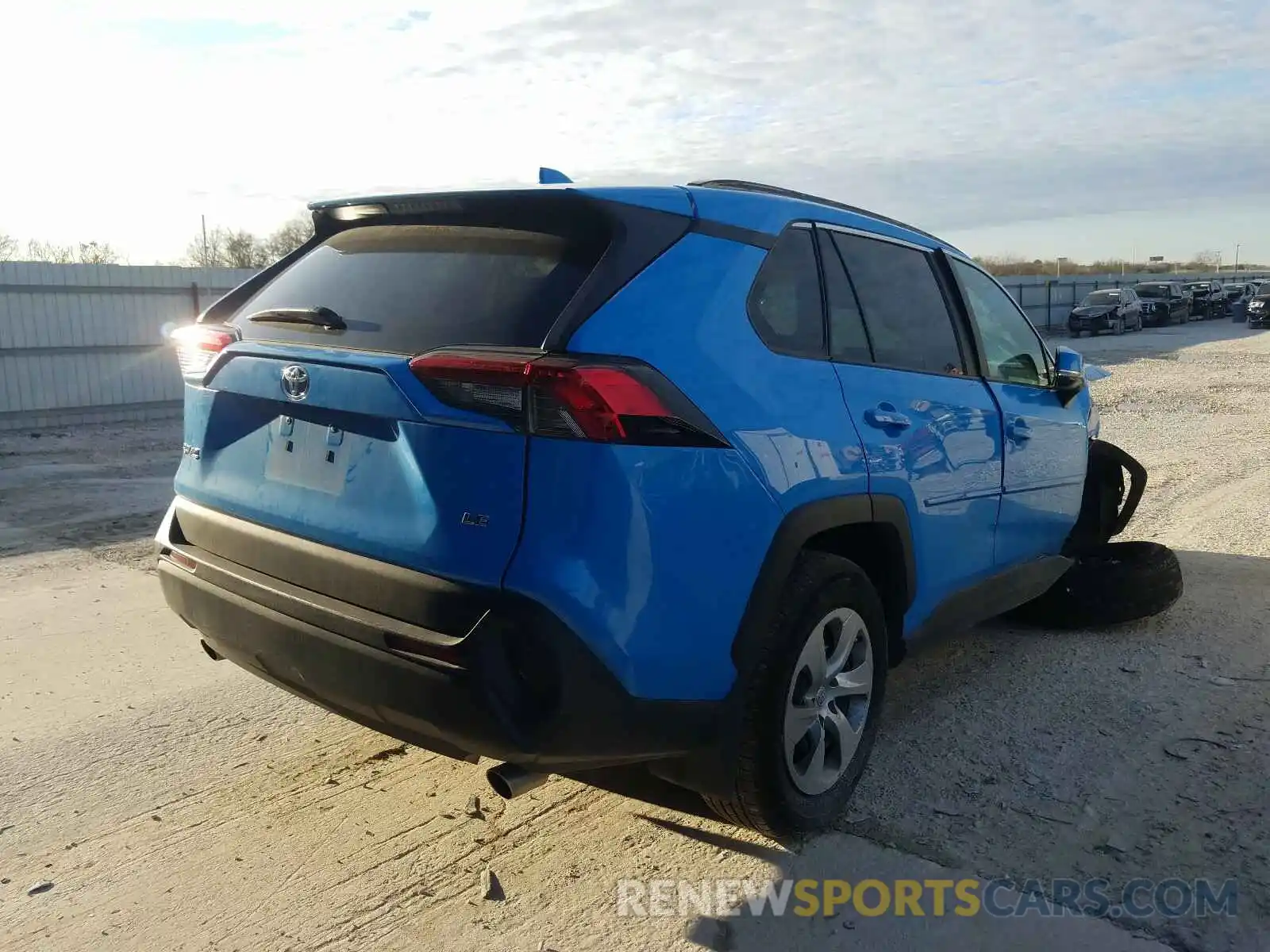 4 Фотография поврежденного автомобиля 2T3K1RFV3KW030640 TOYOTA RAV4 2019