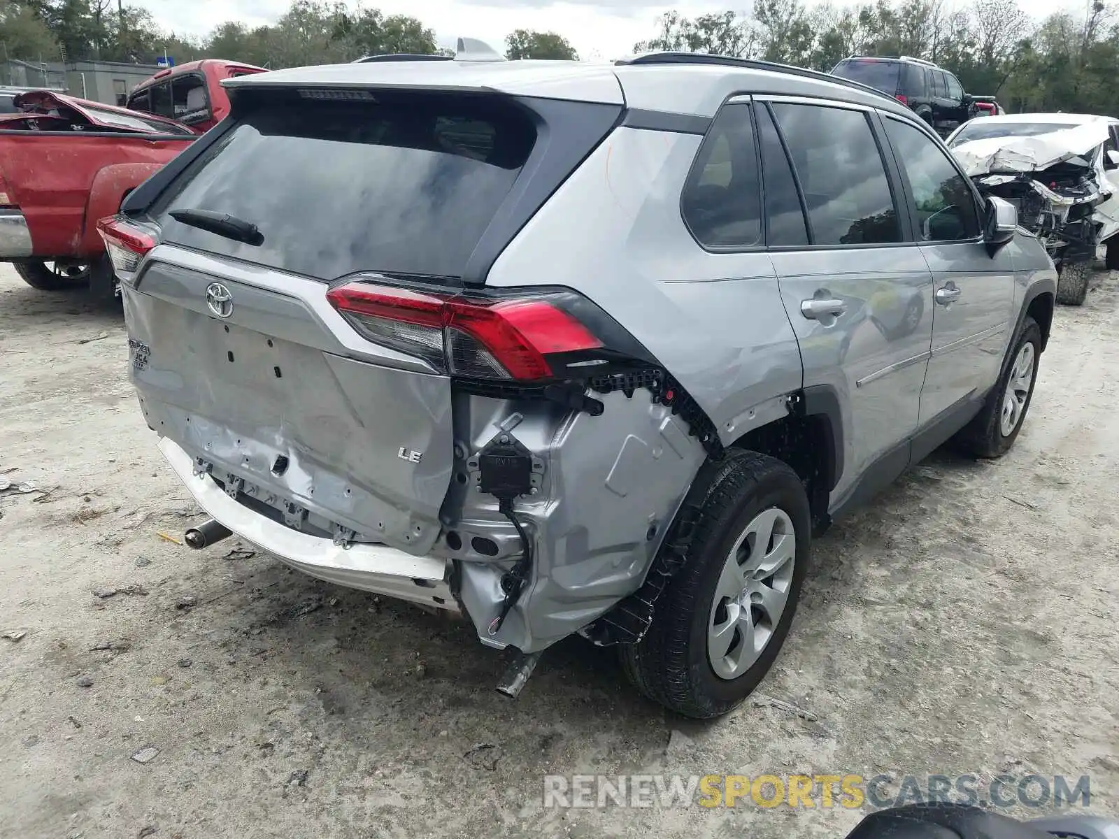 4 Photograph of a damaged car 2T3K1RFV3KW040066 TOYOTA RAV4 2019