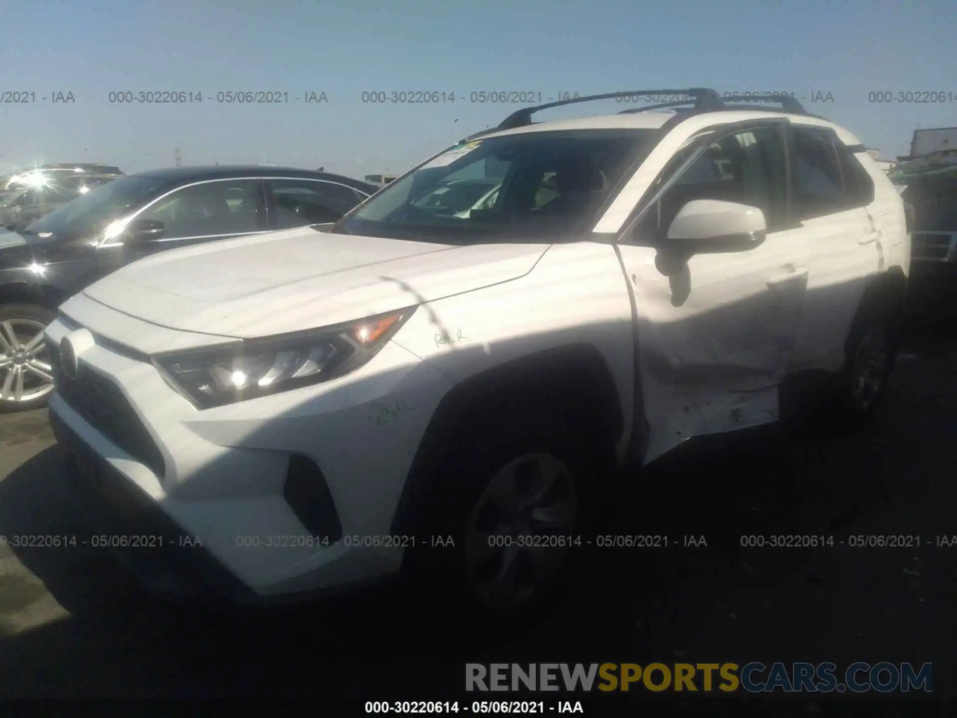 2 Фотография поврежденного автомобиля 2T3K1RFV4KC011290 TOYOTA RAV4 2019